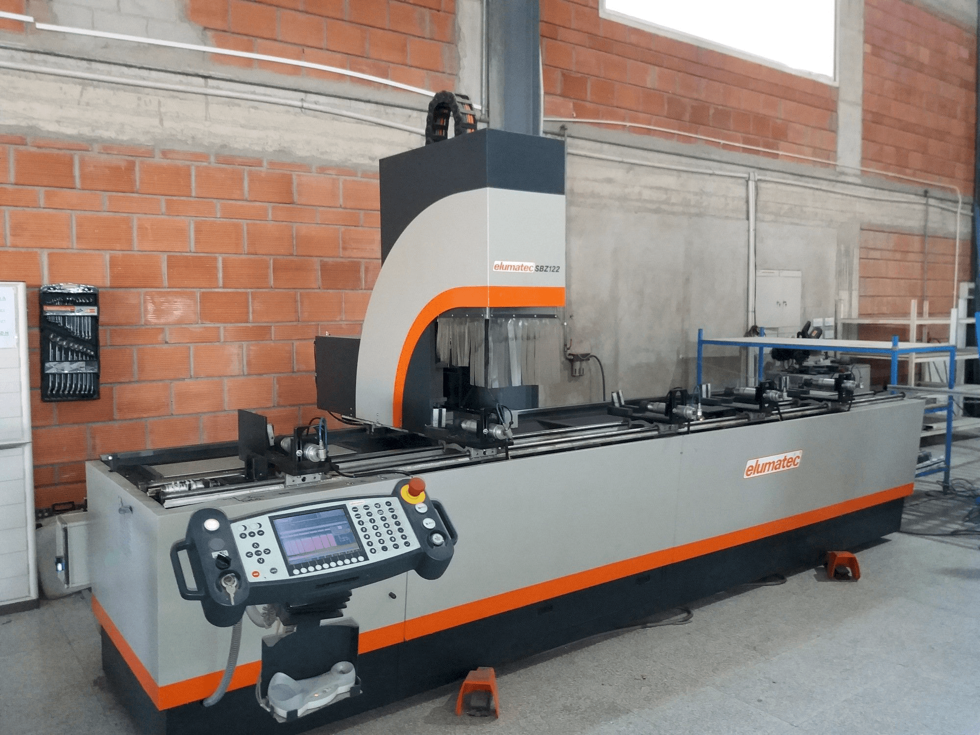 Frontansicht der Elumatec Sbz 122 Maschine