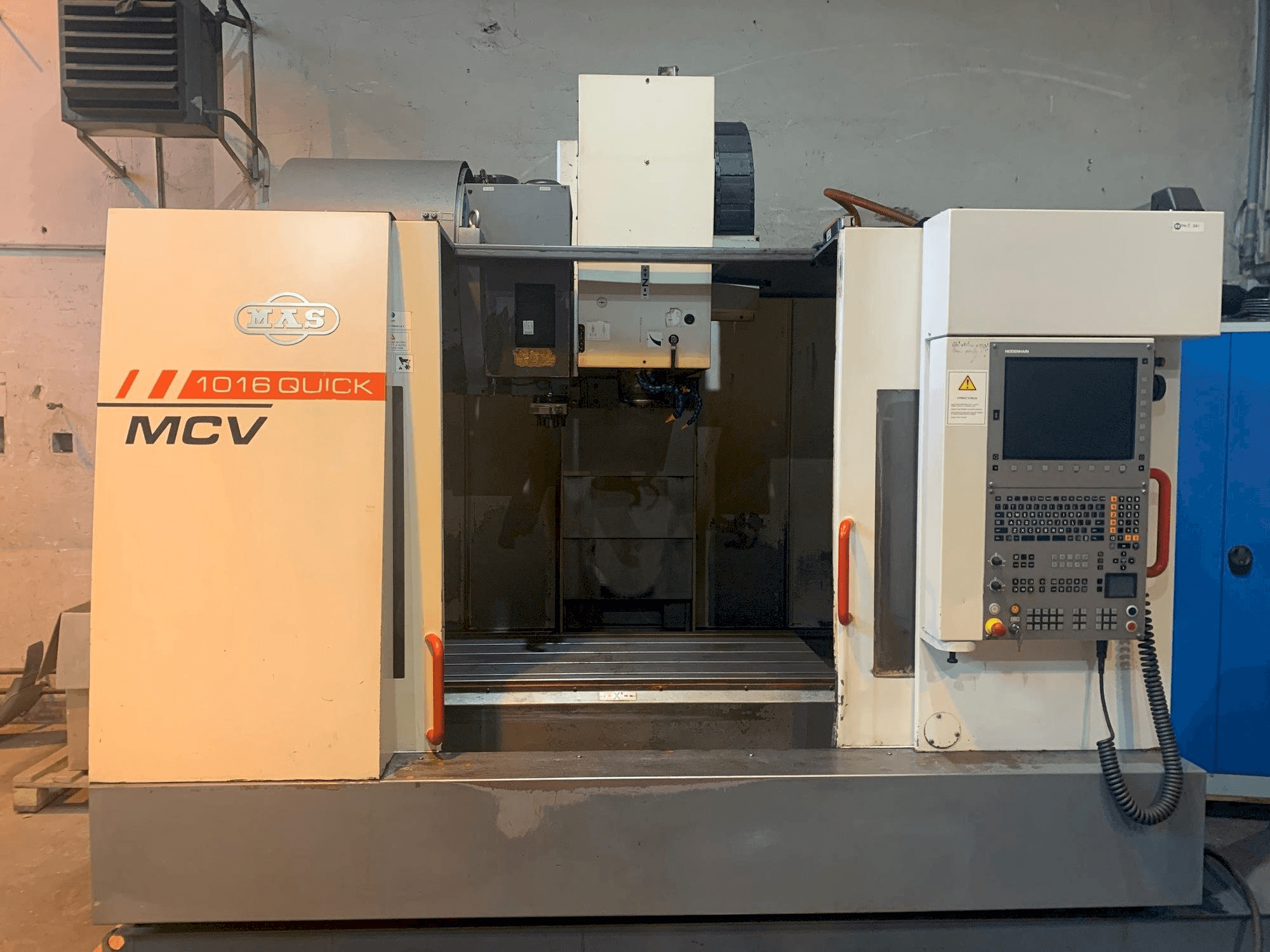 Frontansicht der KOVOSVIT MAS MCV 1016 QUICK Maschine