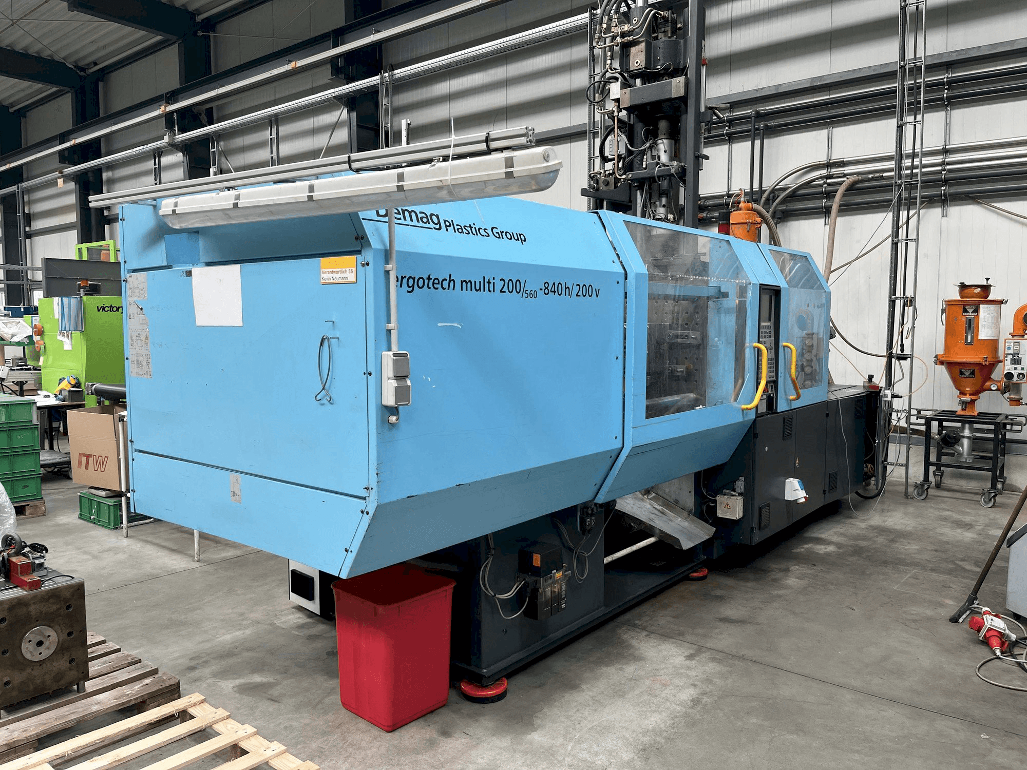 Frontansicht der DEMAG Ergotech multi 200/560 - 840h/200V Maschine