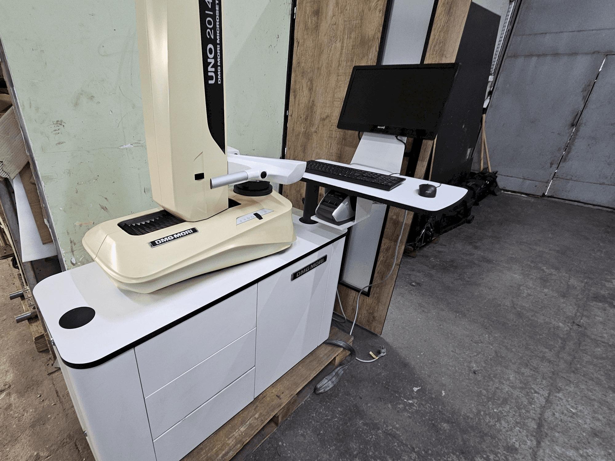 Frontansicht der DMG MORI UNO 20/40 Maschine