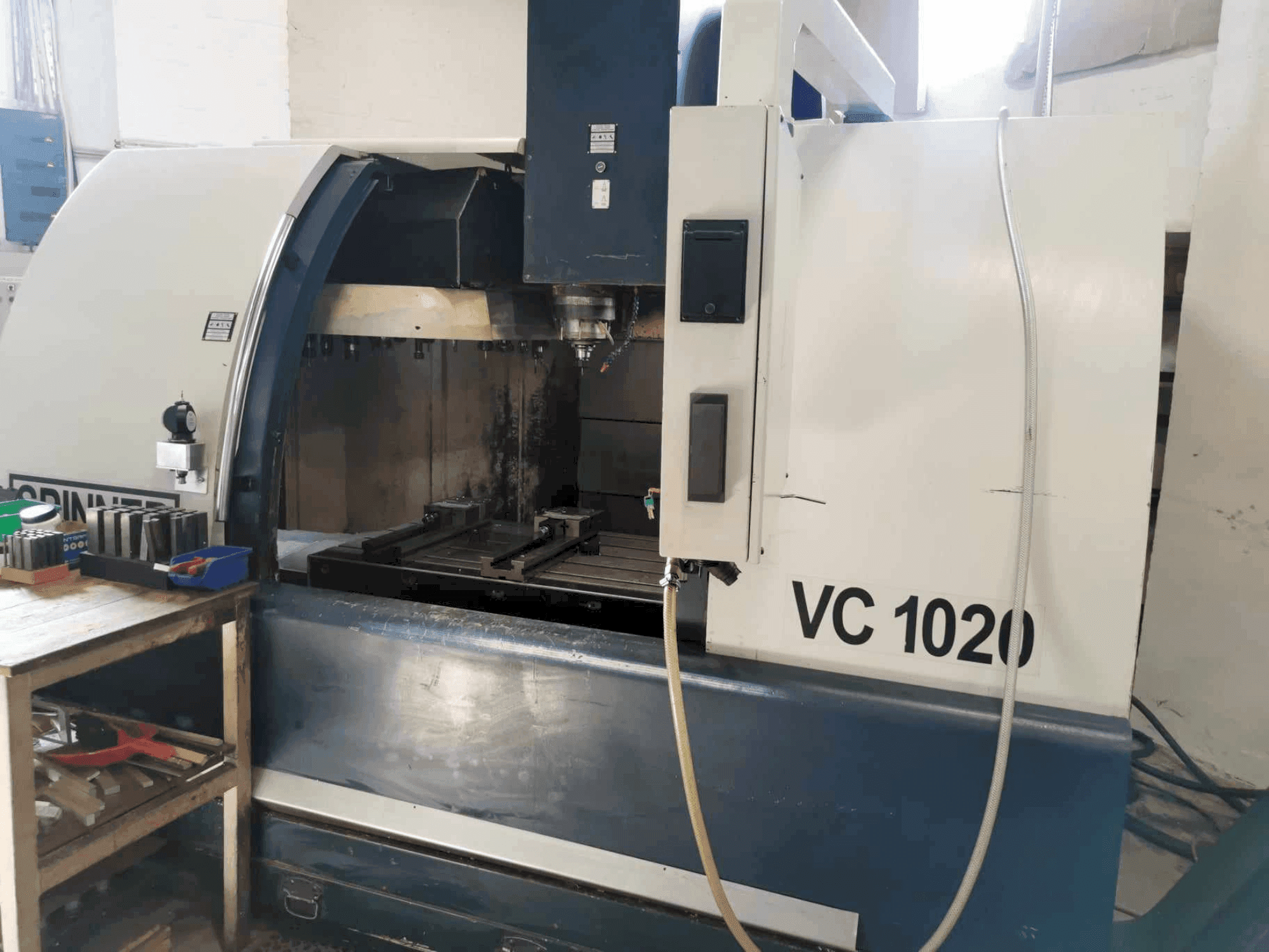 Frontansicht der SPINNER VC 1020 Maschine