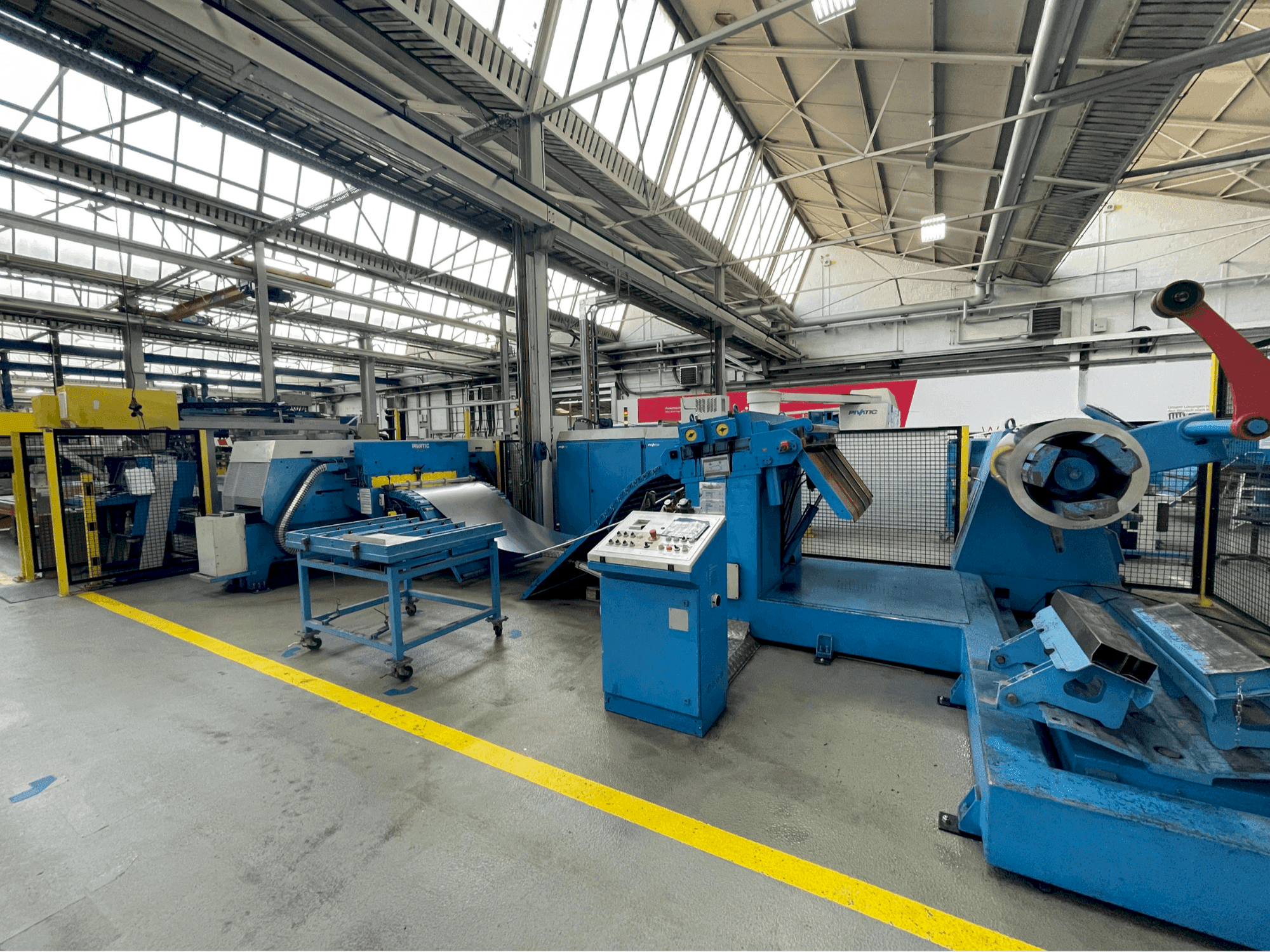 Front view of Pivatic P125 machine