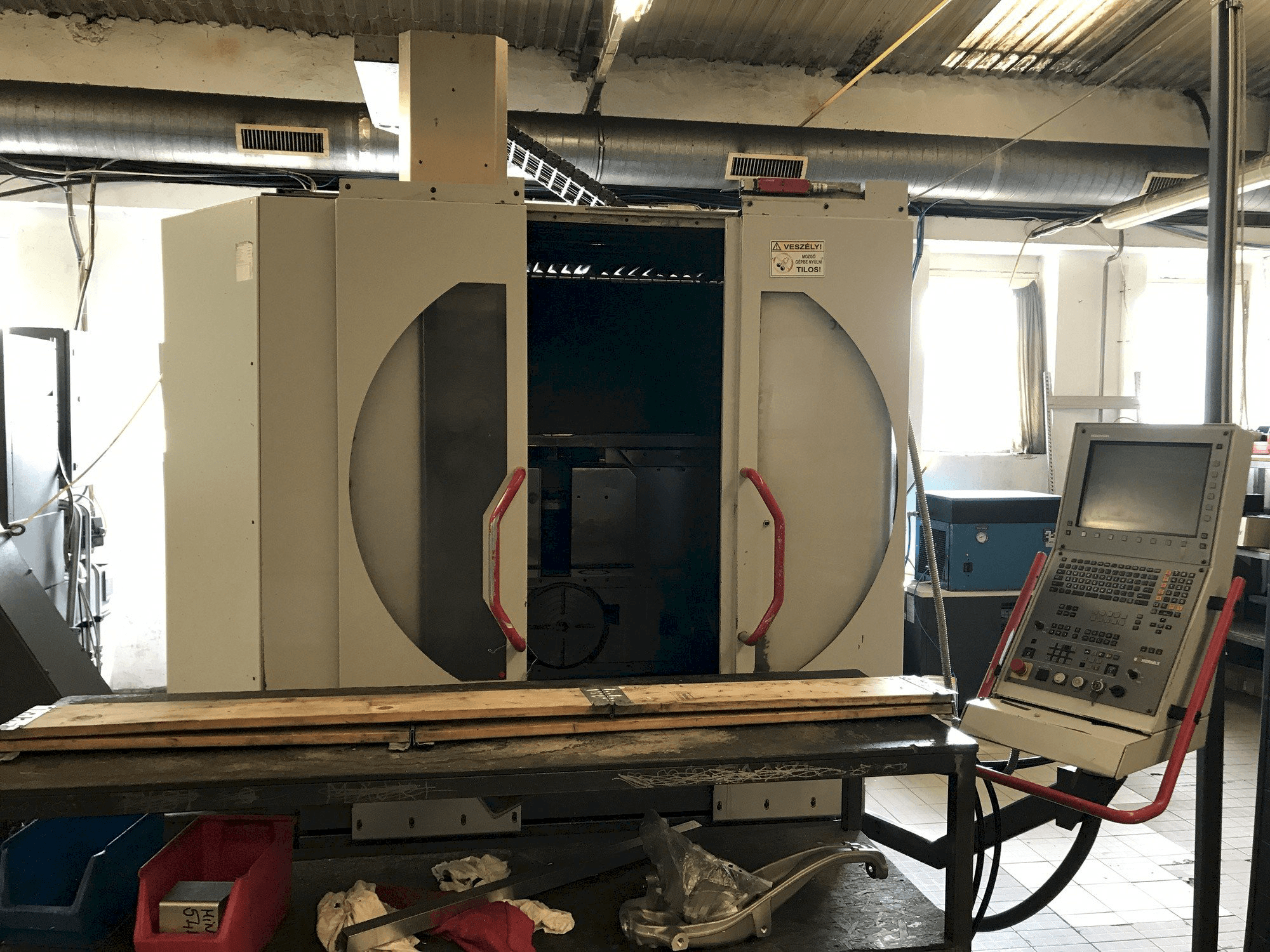 Frontansicht der HERMLE B 300 U Maschine