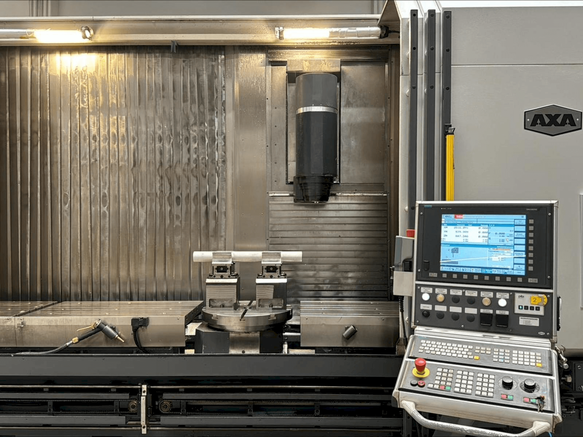 Frontansicht der AXA VHC-2 Maschine