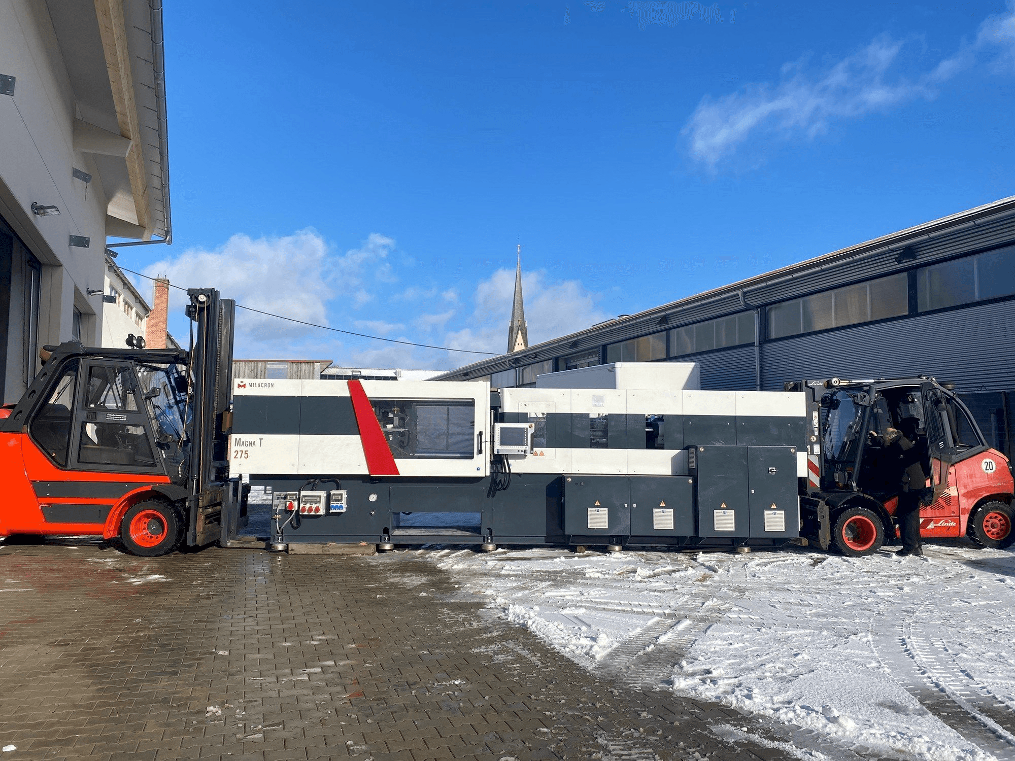 Front view of Milacron Magna T (MTs) - 275 machine