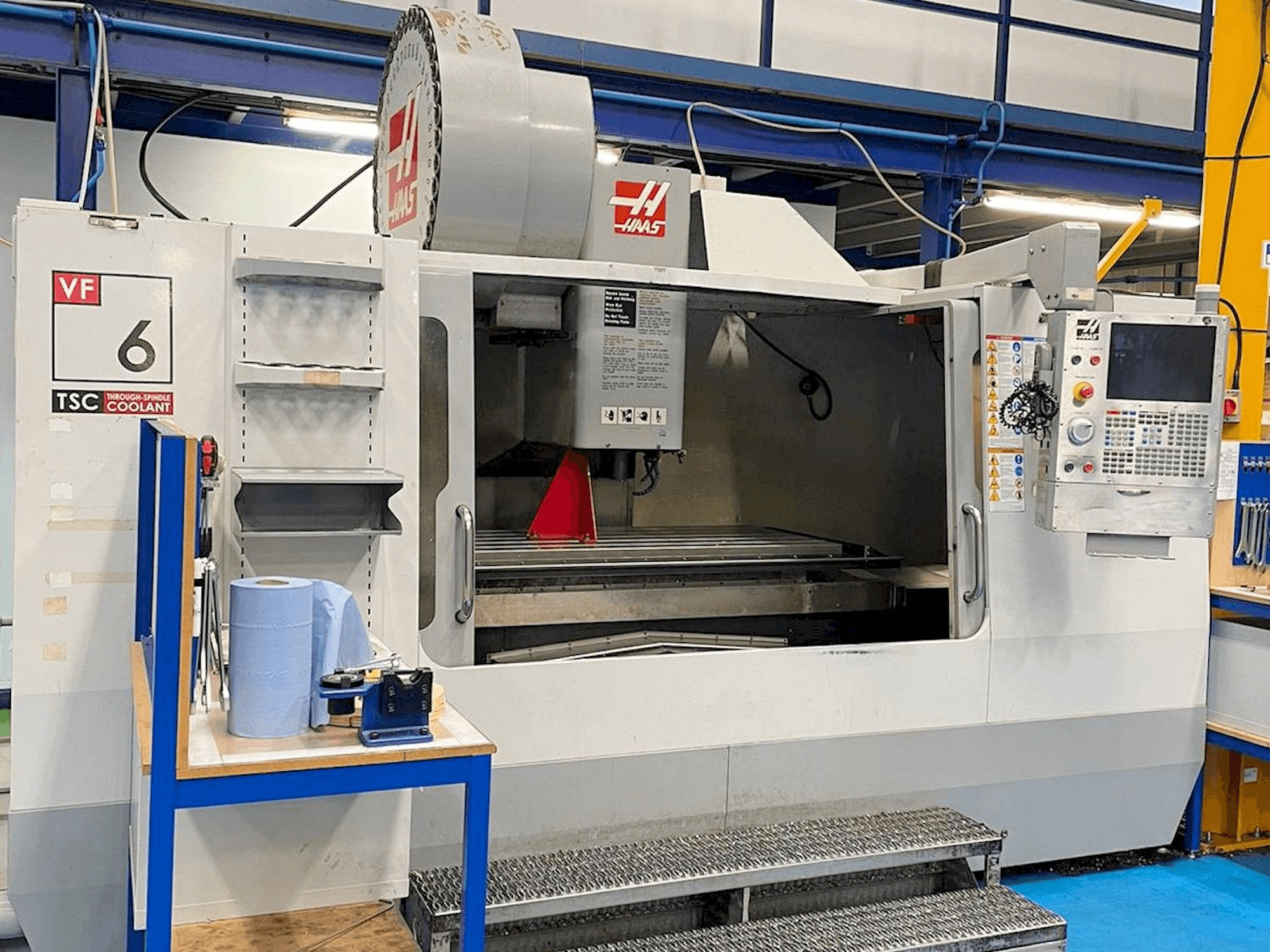 Frontansicht der HAAS VF-6 Maschine