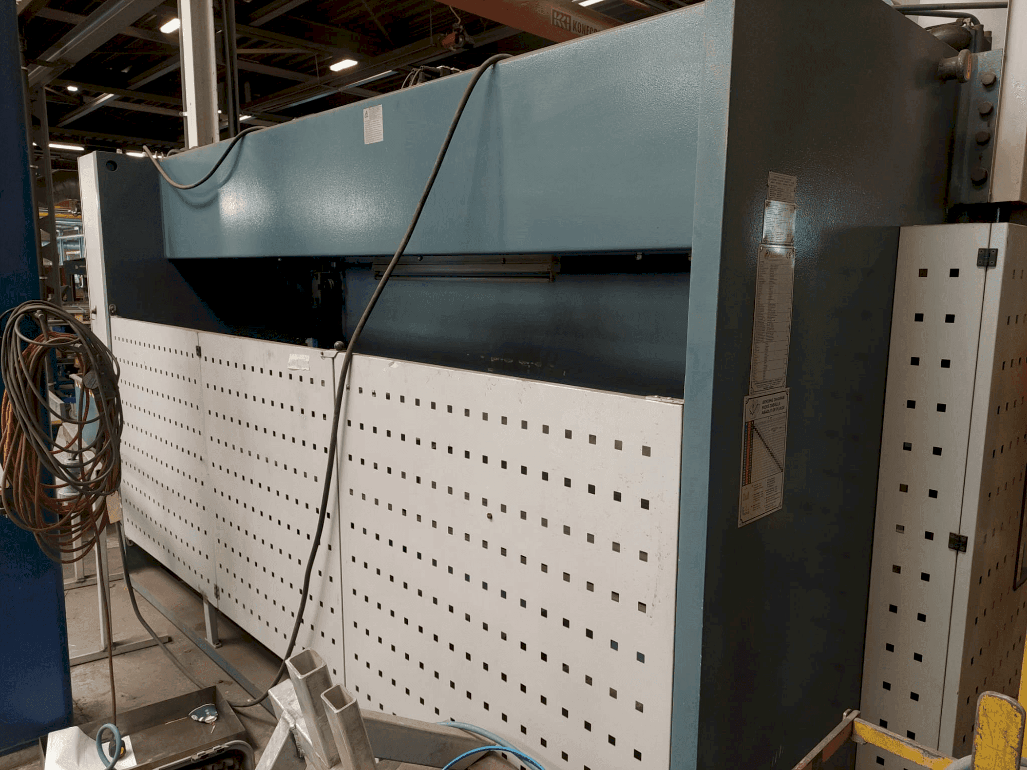 Front view of Durma E 40160 machine