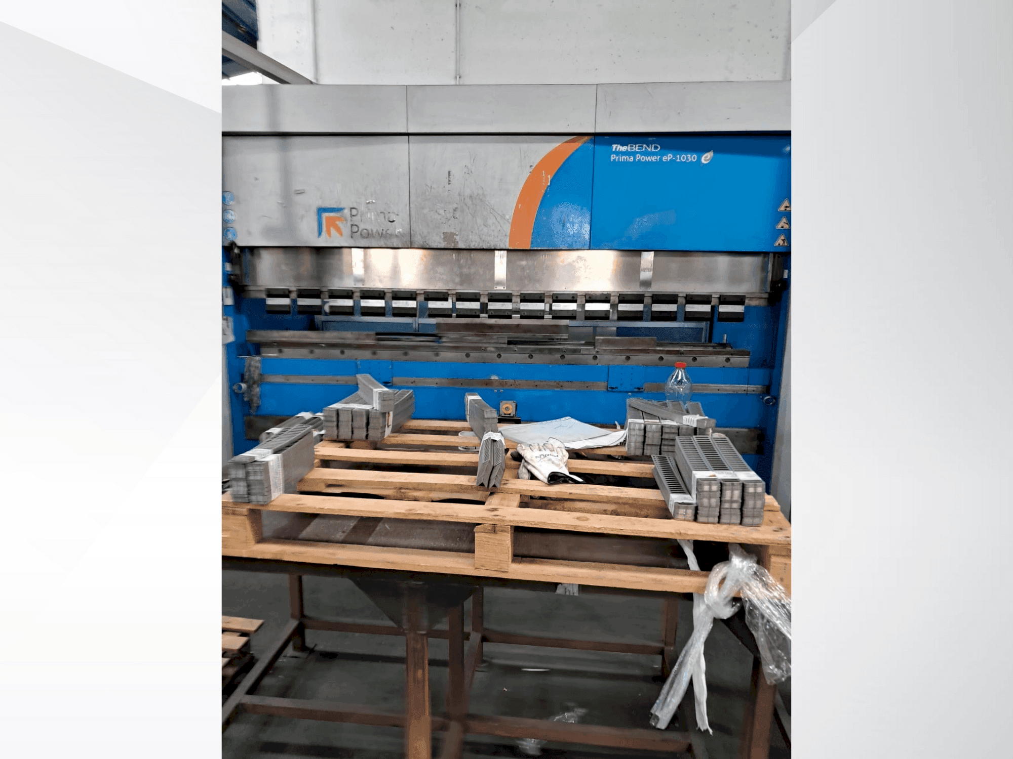 Frontansicht der Prima Power eP-1030 Maschine