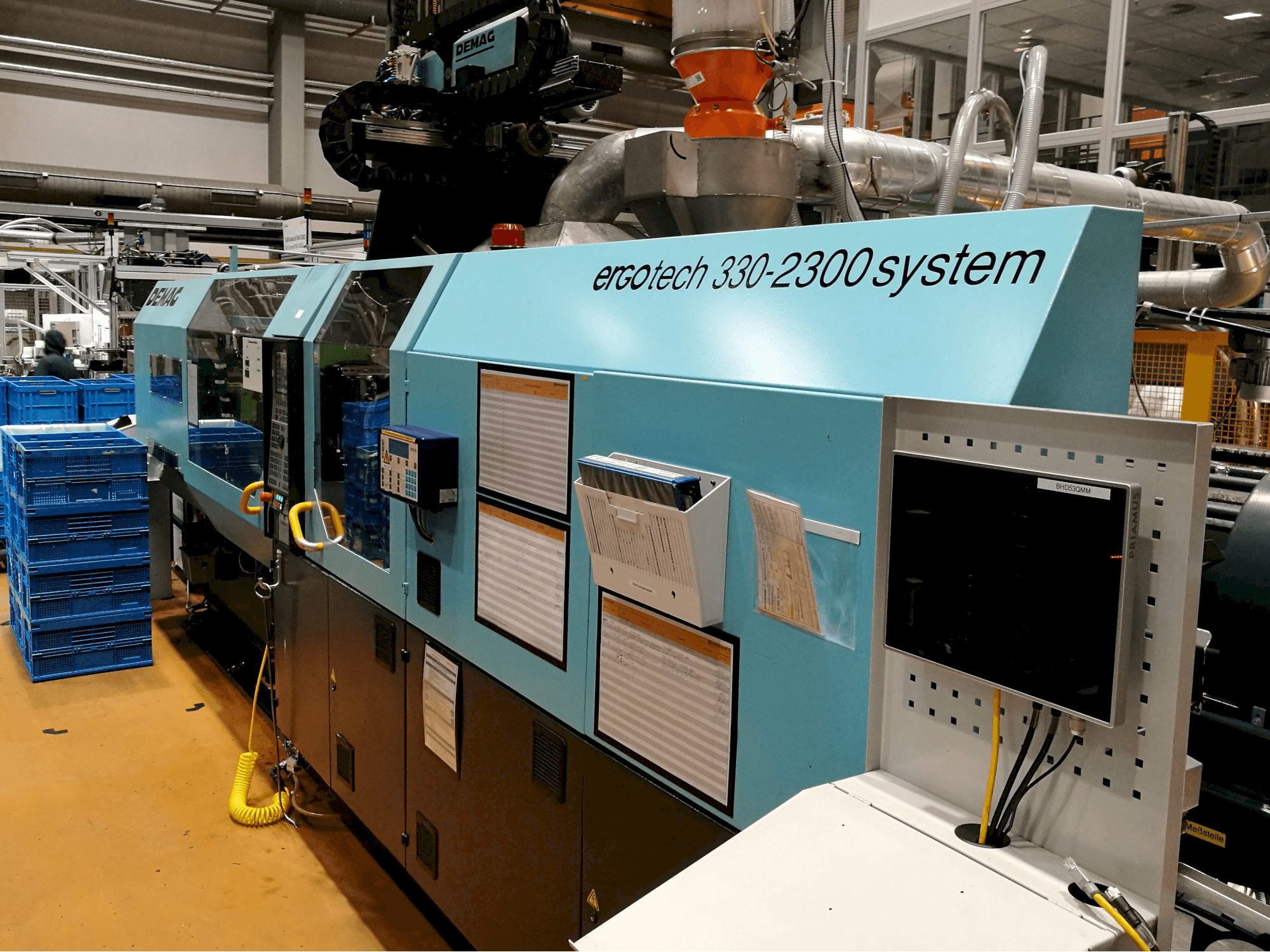 Rechte Ansicht der DEMAG Ergotech 330-2300 Maschine