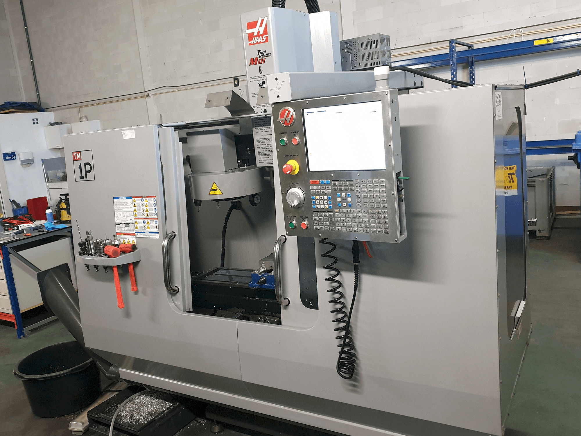 Frontansicht der HAAS TM-1P Maschine