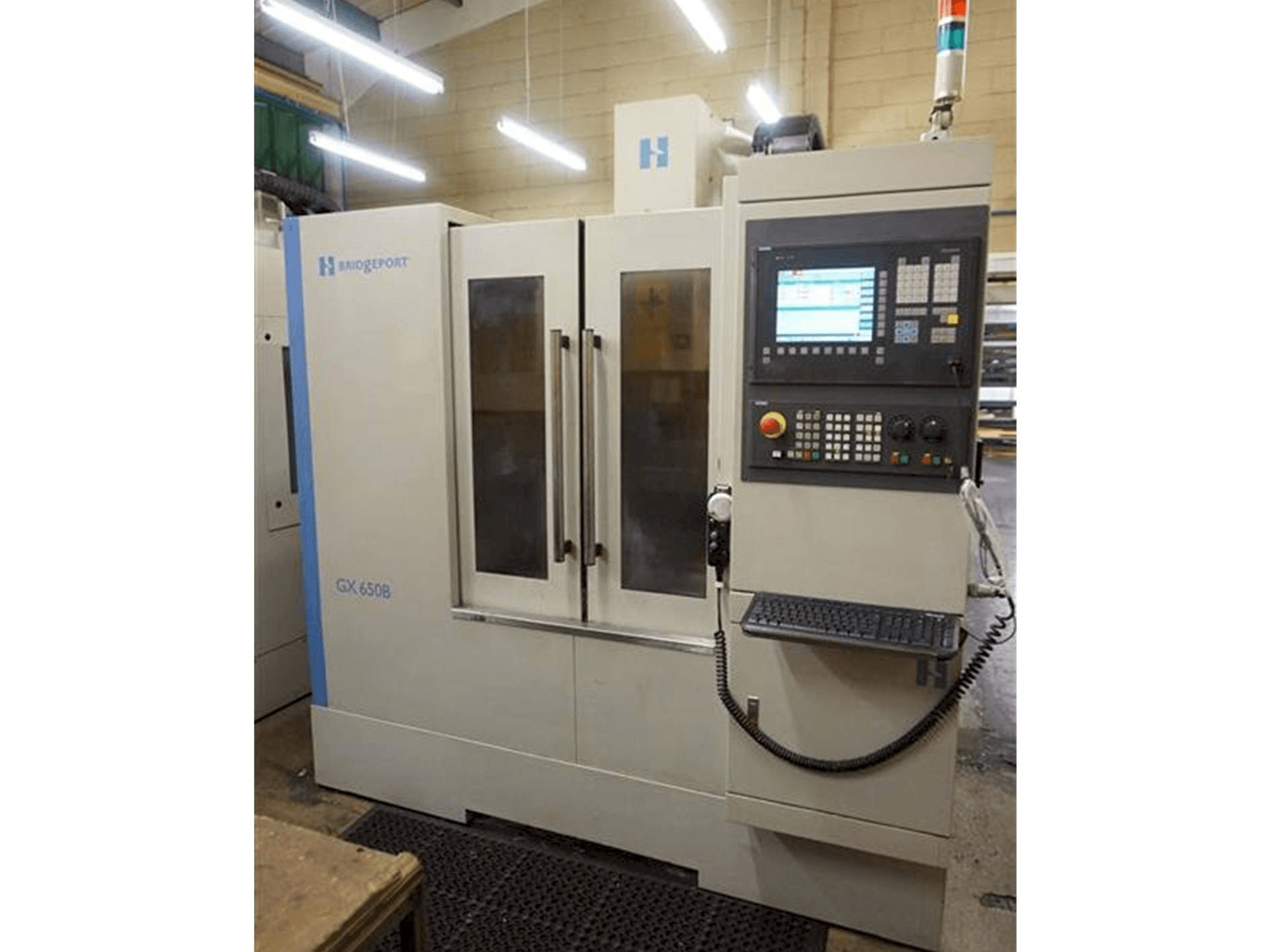 Frontansicht der Bridgeport GX 650 B Maschine