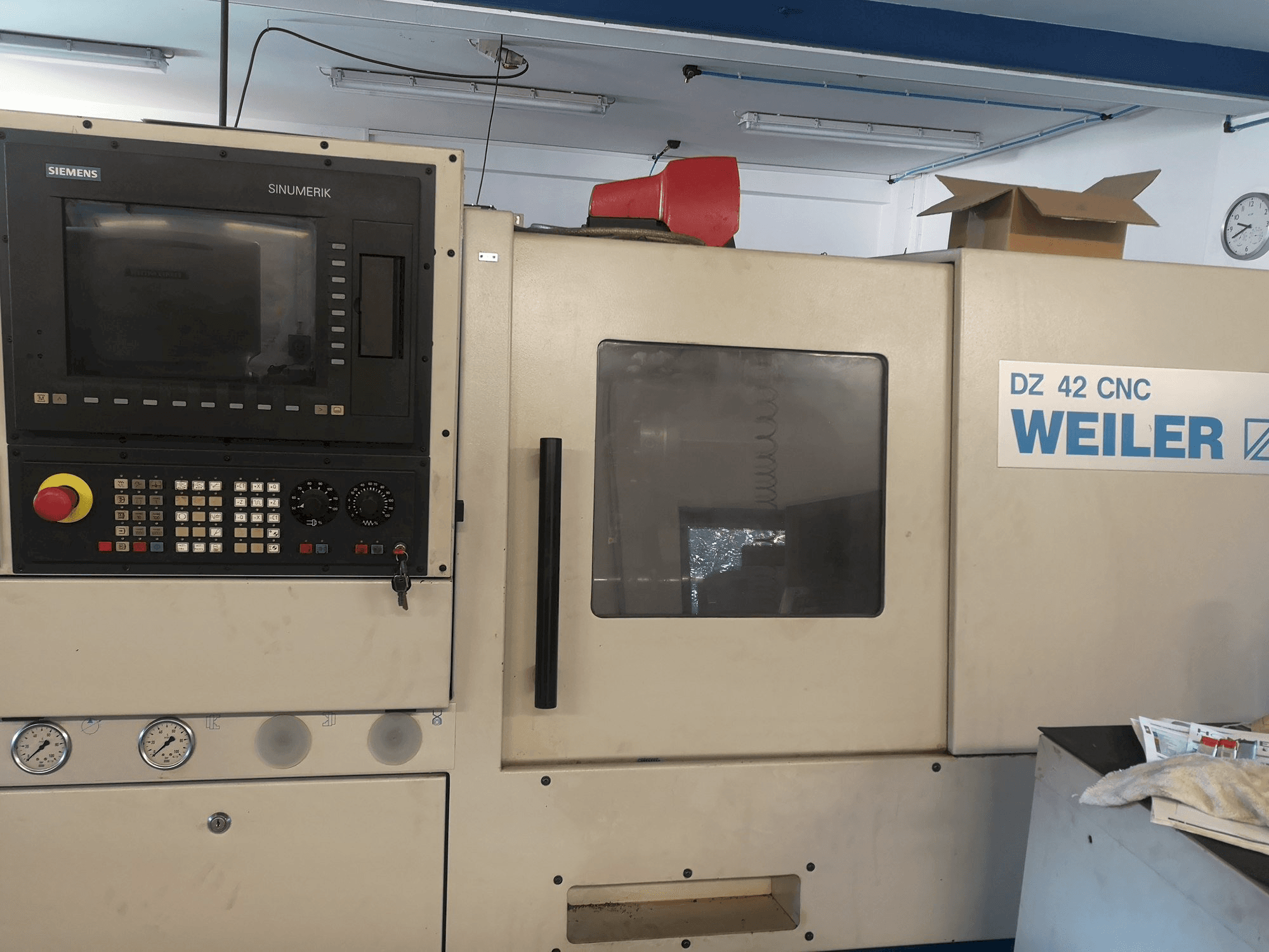 Frontansicht der Weiler DZ 42 Maschine