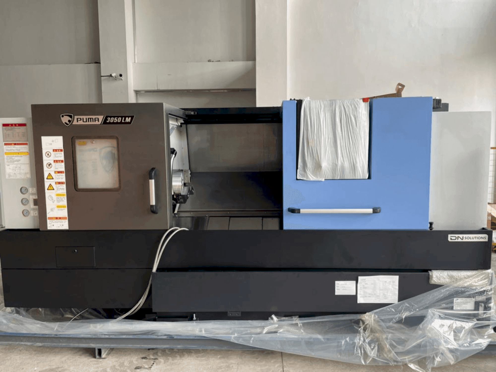 Frontansicht der DOOSAN PUMA 3050 LM Maschine