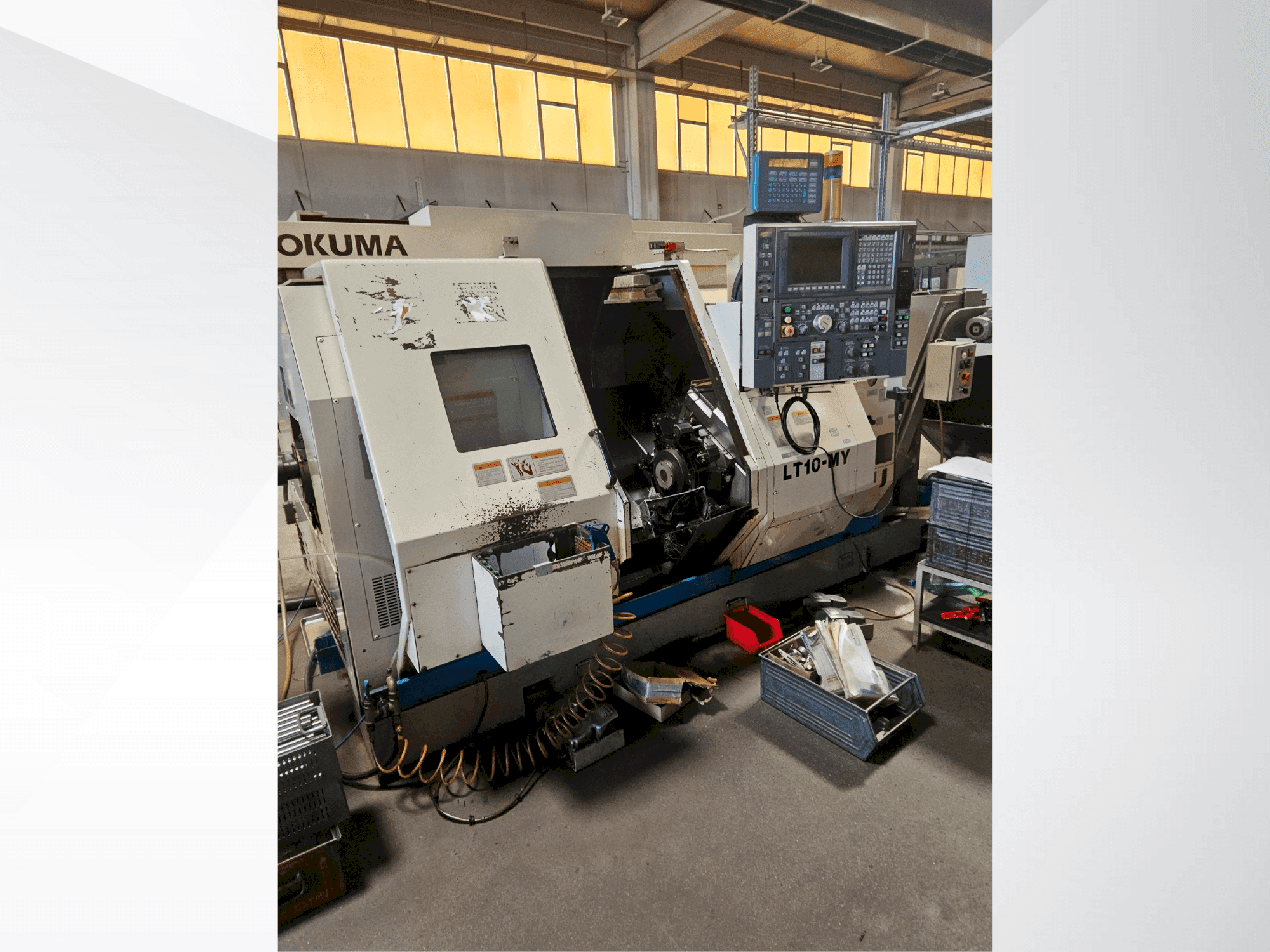 Frontansicht der Okuma LT 10 MY Maschine