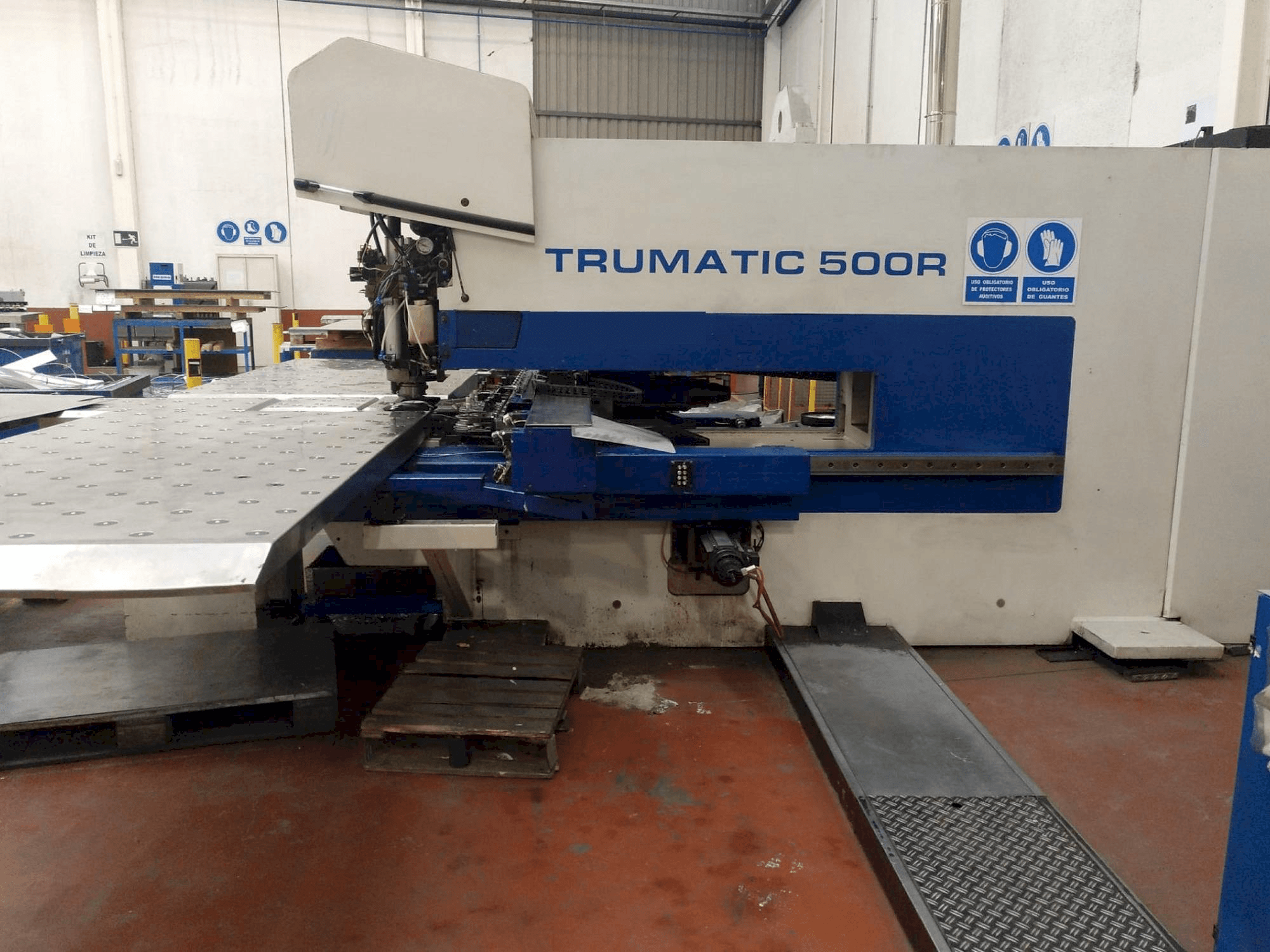 Frontansicht der Trumpf Trumatic 500 Maschine