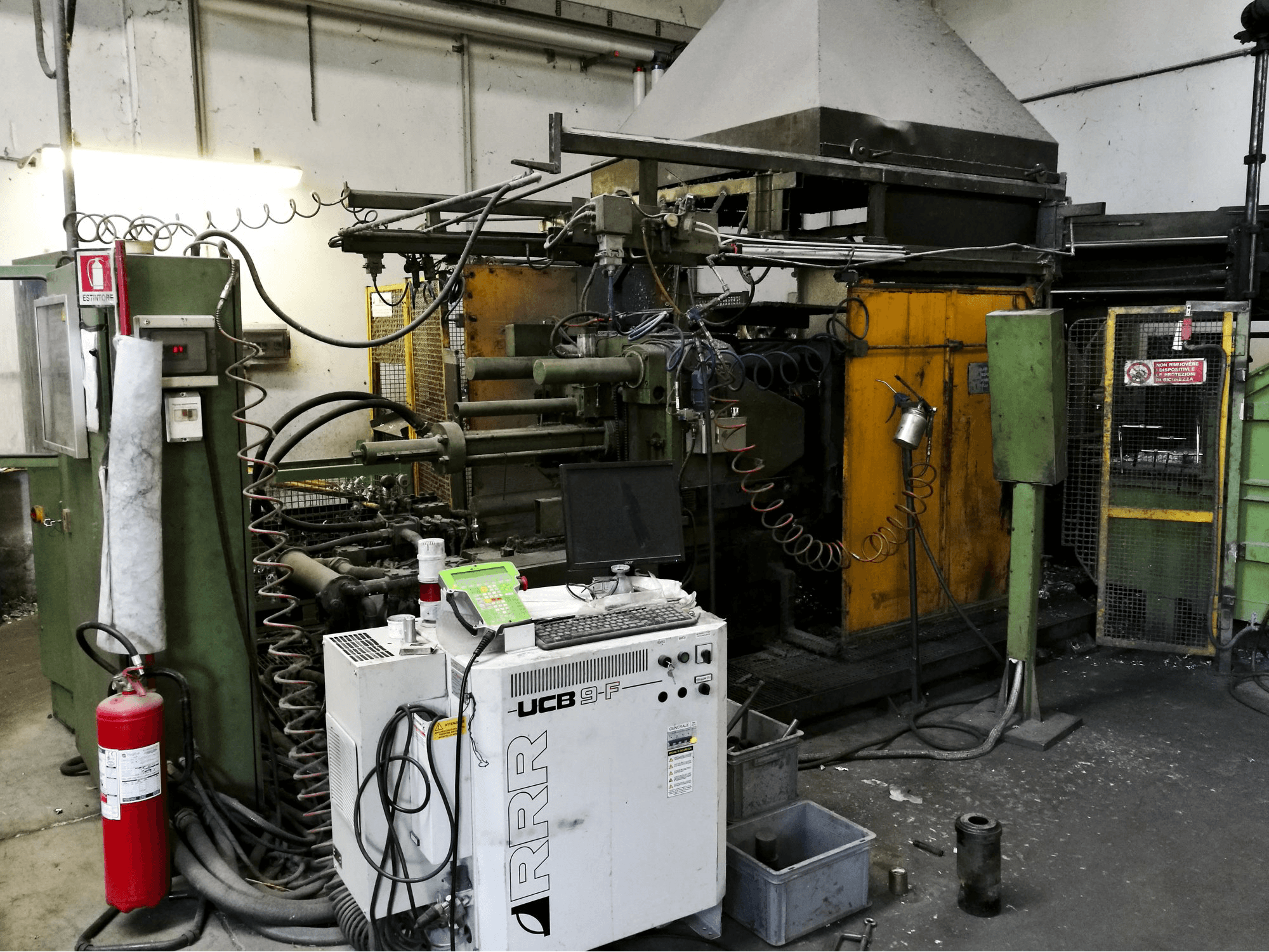 Linke Ansicht der Bühler H-250 B Maschine