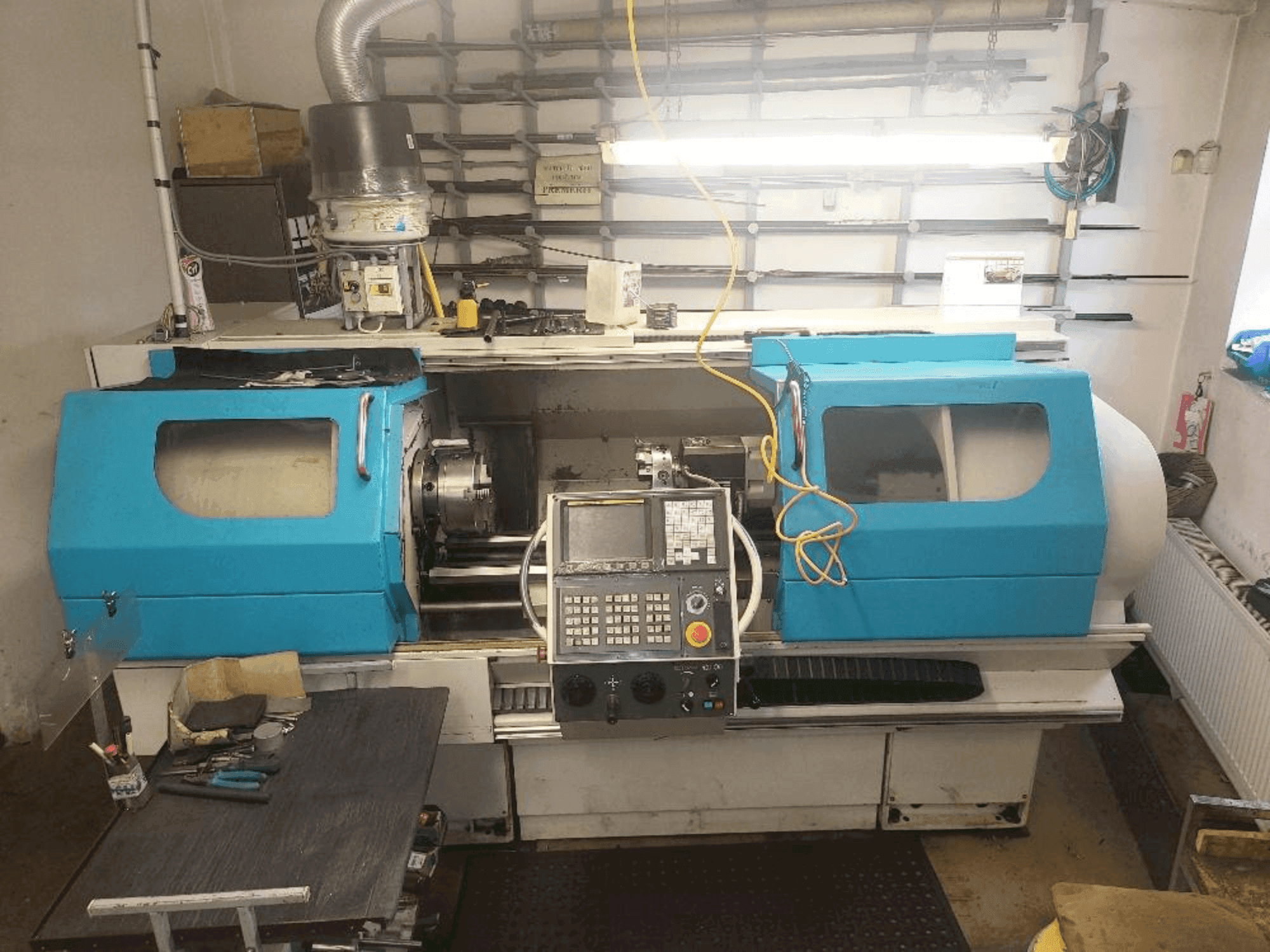 Front view of 600 Lathes Multiturn 2000 machine