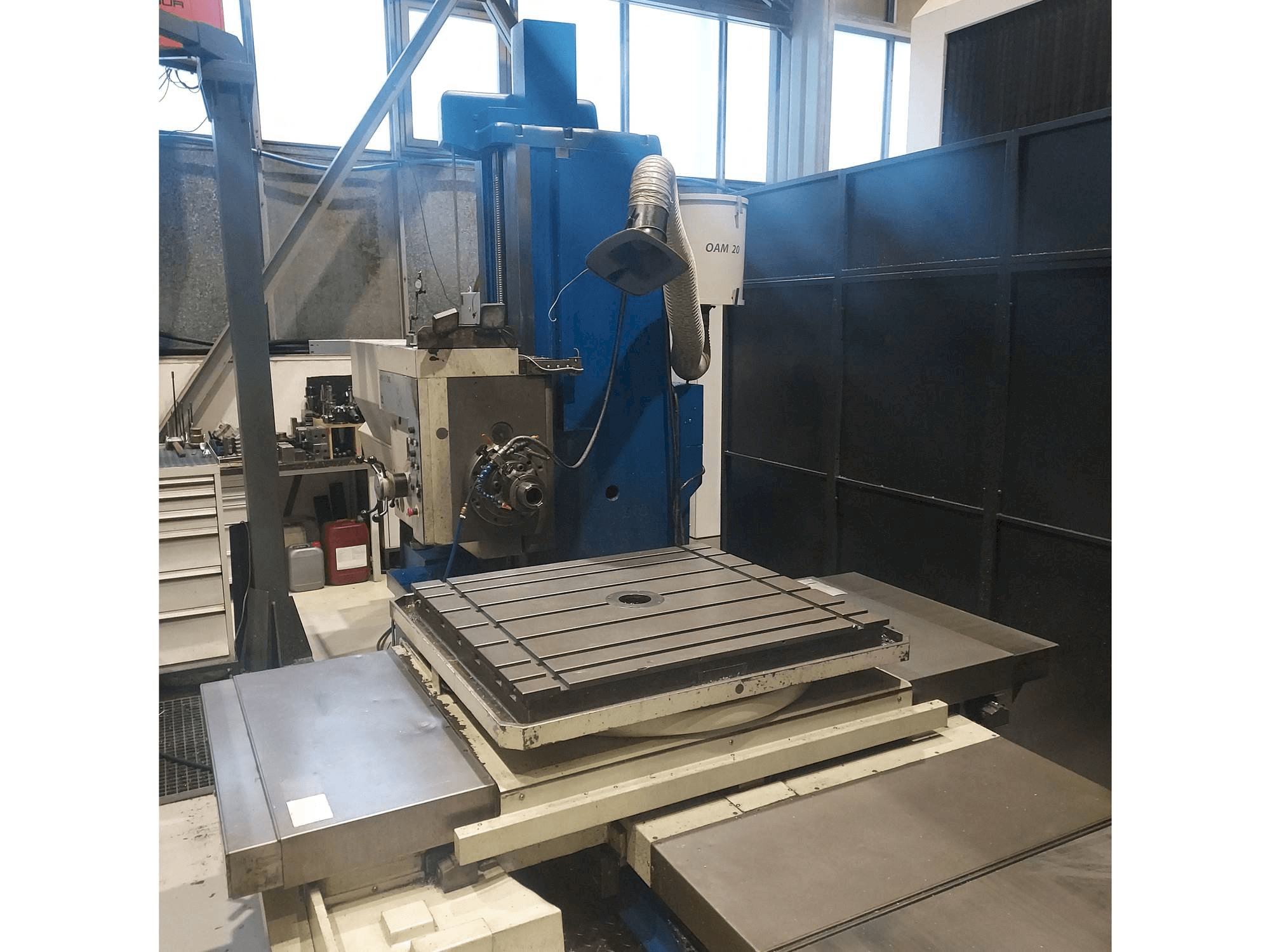 Frontansicht der TOS WH 10 CNC Maschine