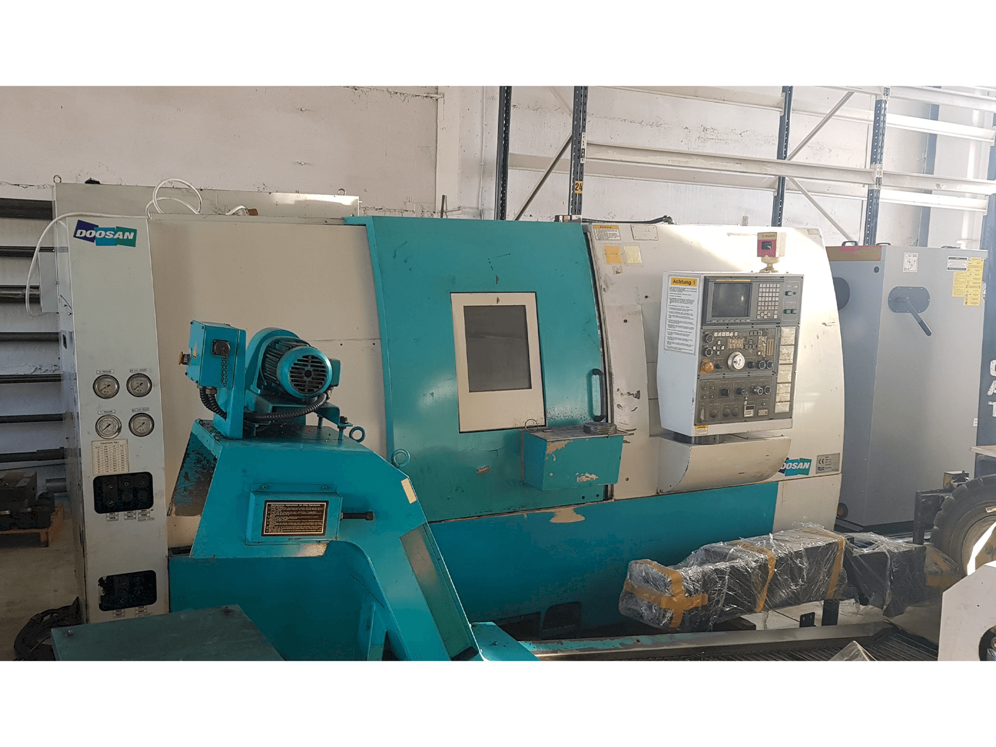 Frontansicht der Doosan S310SLMY Maschine