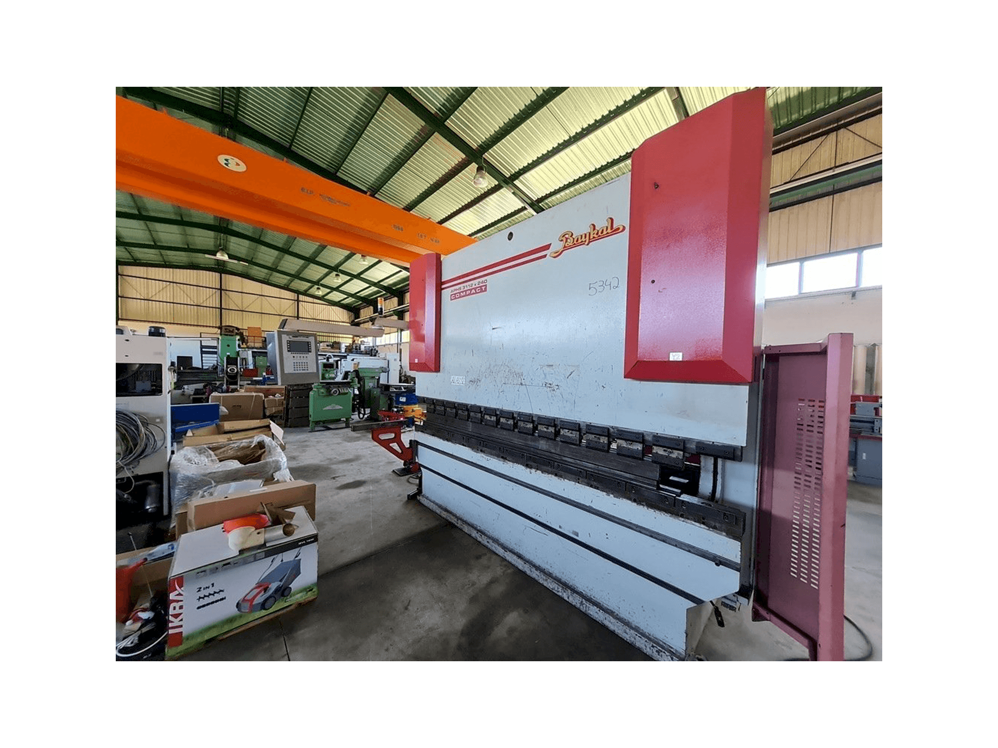 Frontansicht der Baykal APHS 3112 x 240 Maschine