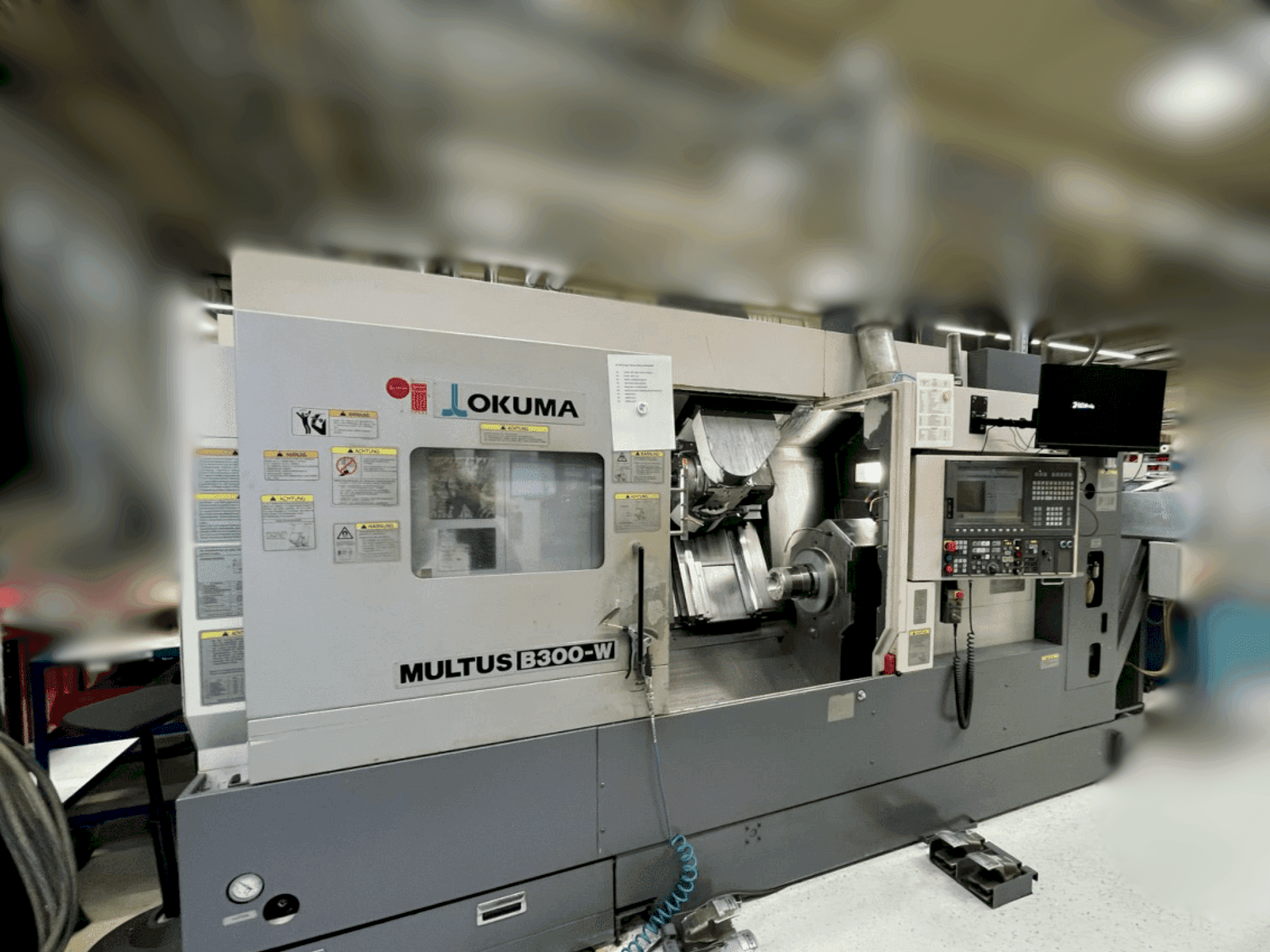 Frontansicht der Okuma Multus B300-W Maschine