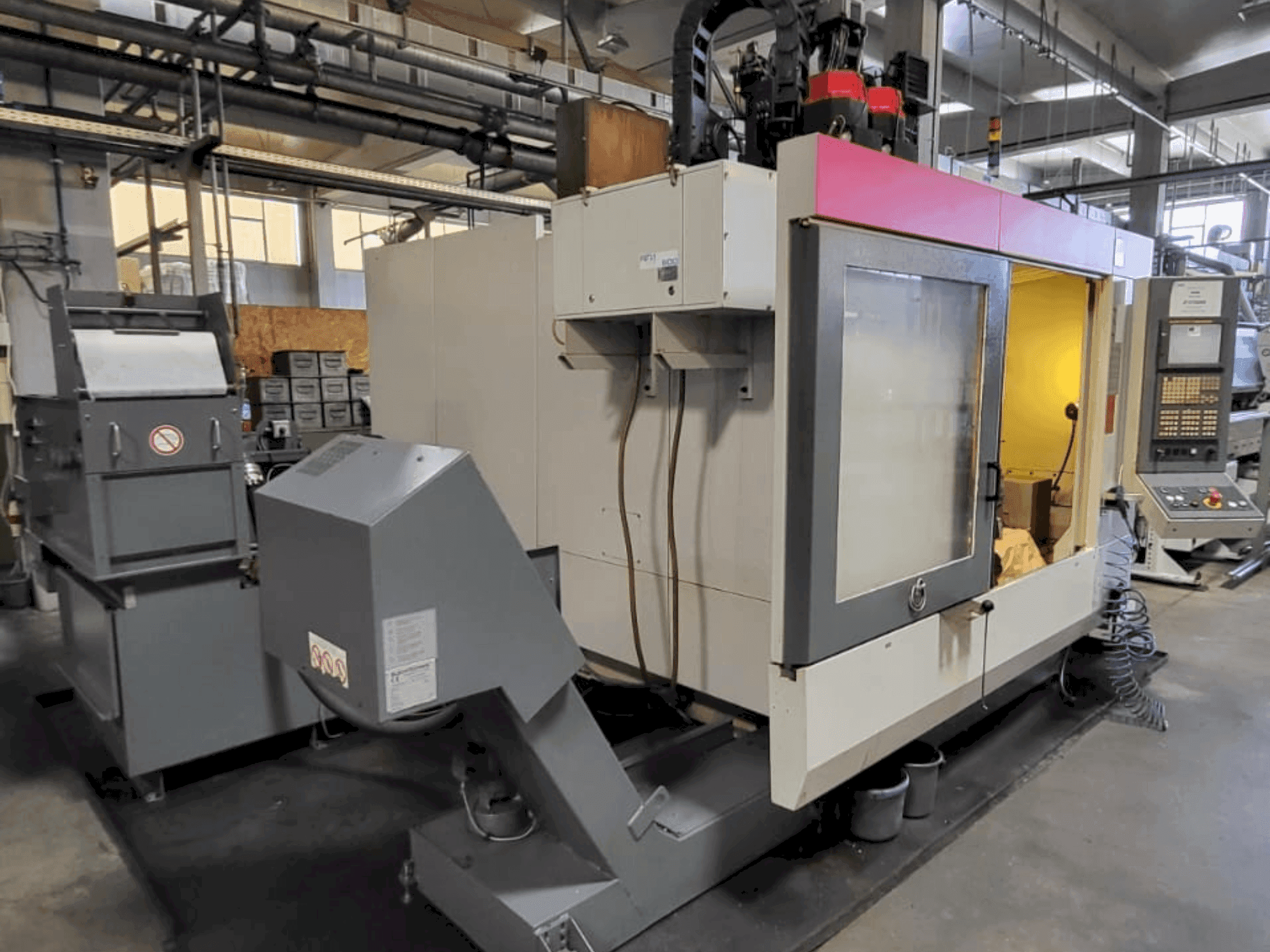 Frontansicht der STAMA MC526 Maschine