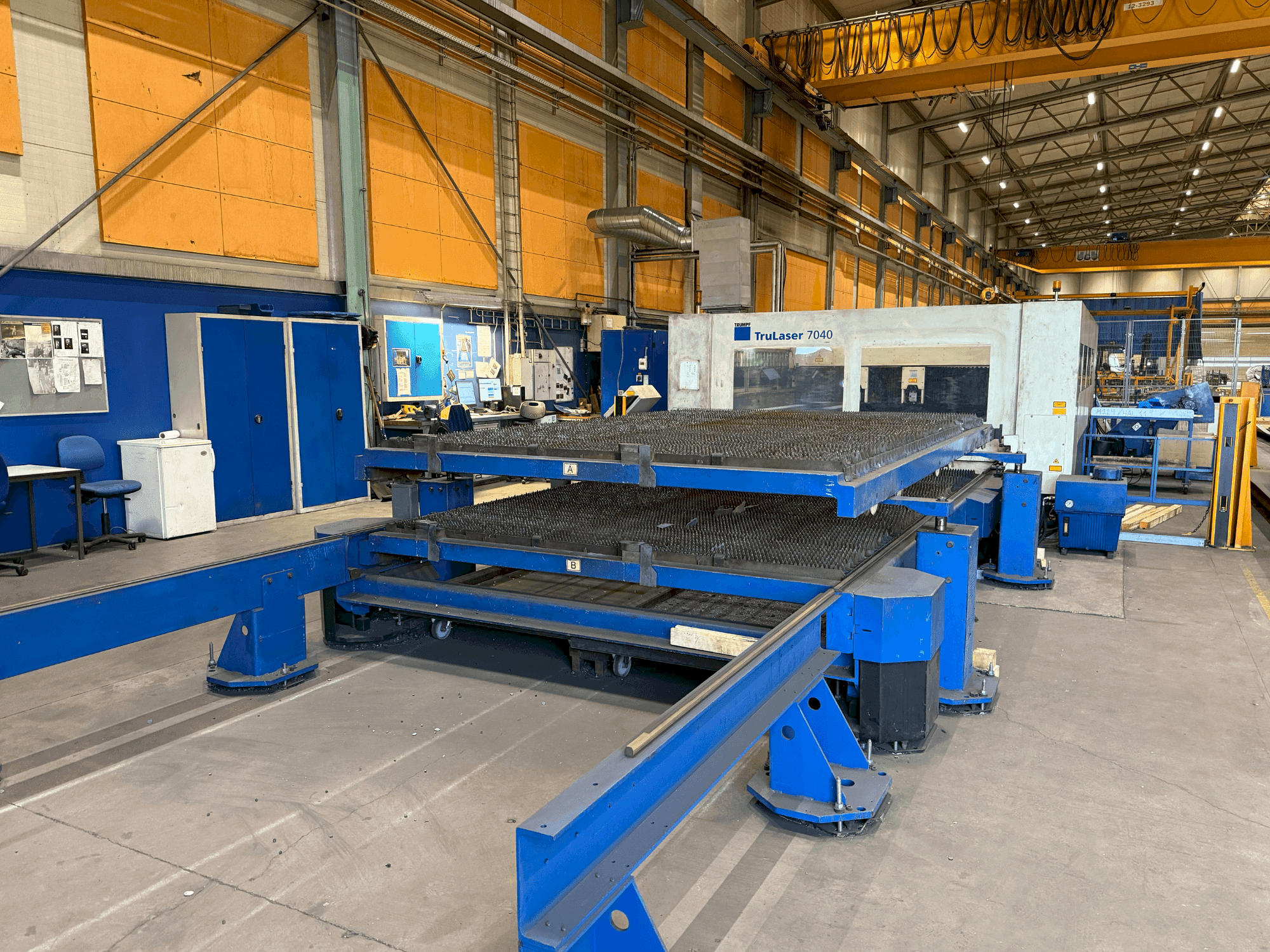 Frontansicht der TRUMPF Trulaser 7040 Maschine