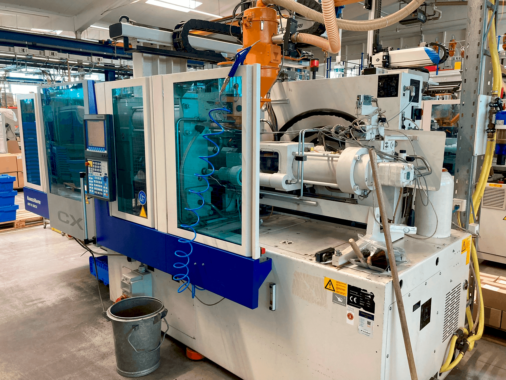 Frontansicht der Krauss Maffei 110–380 CX Maschine