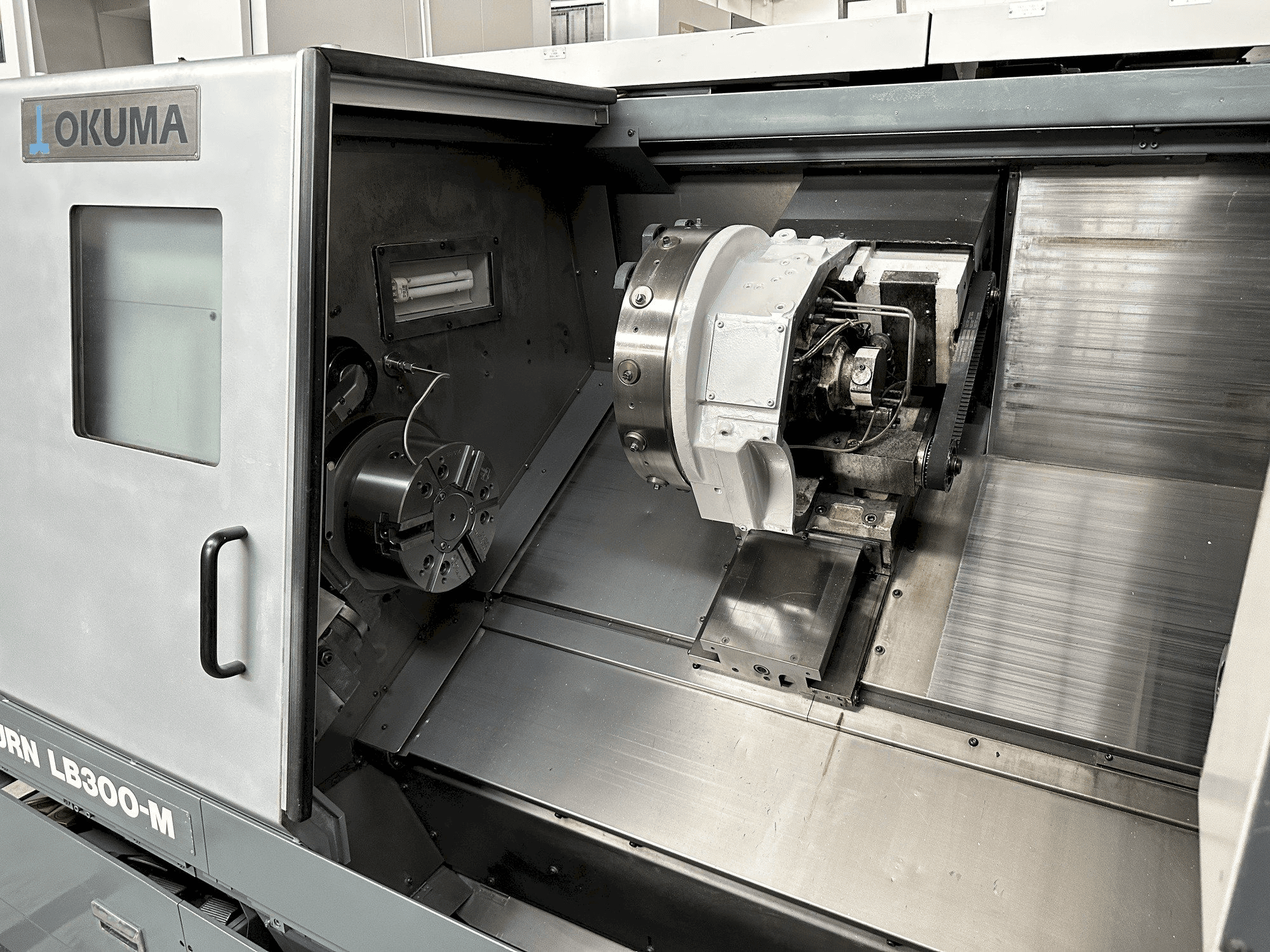 Arbeitsraum der Okuma LB 300 MC Maschine