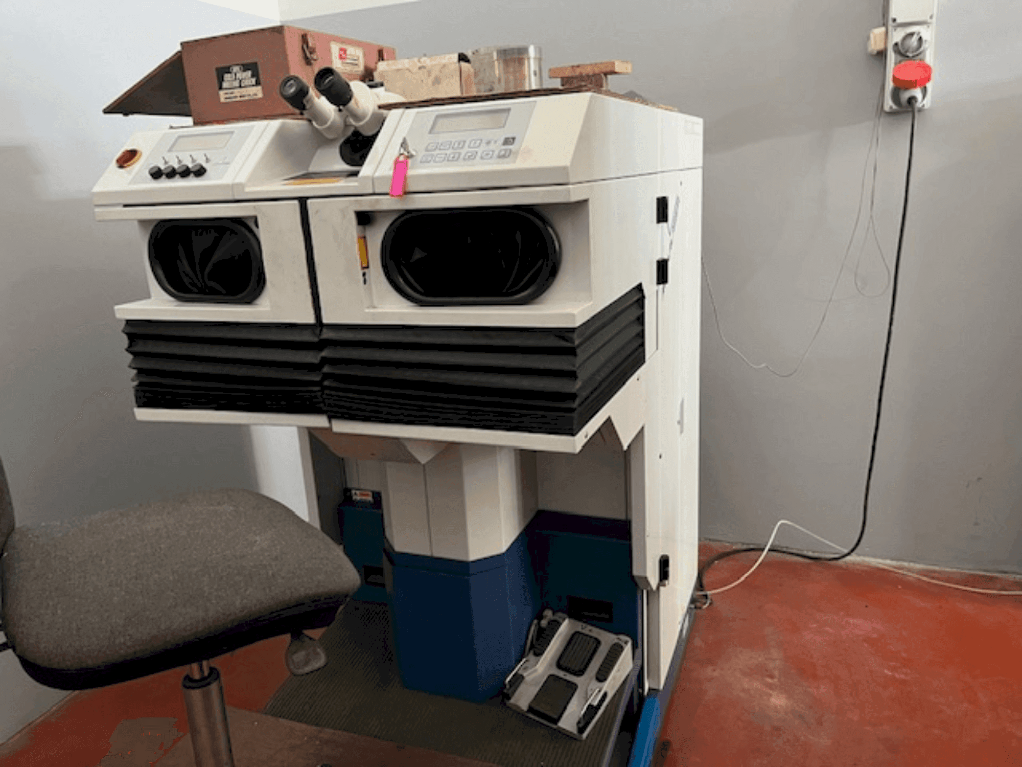 Frontansicht der ALPHA LASER ALW 150 Maschine