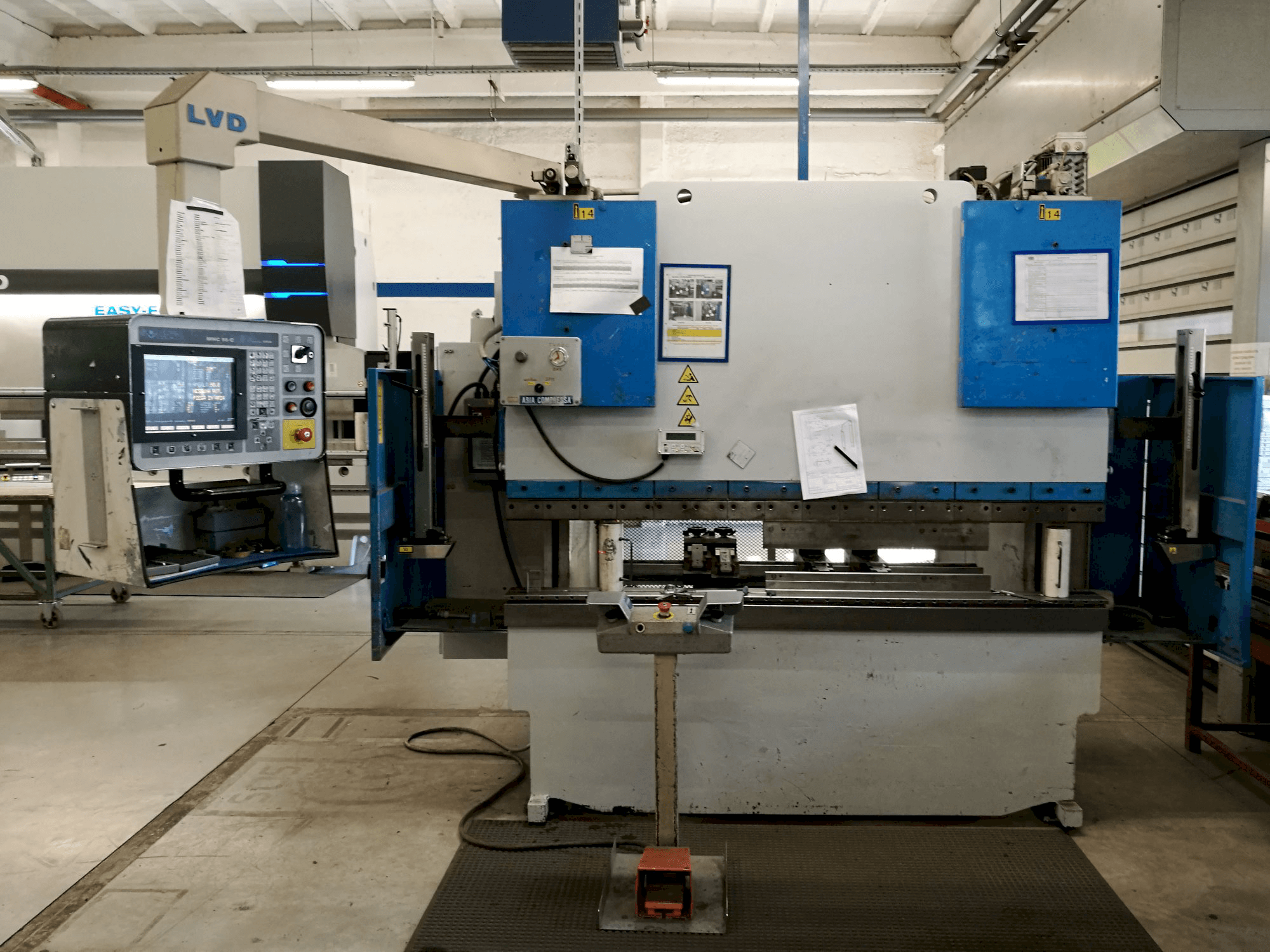 Frontansicht der LVD PPEB 50/20 MNC 95 Maschine