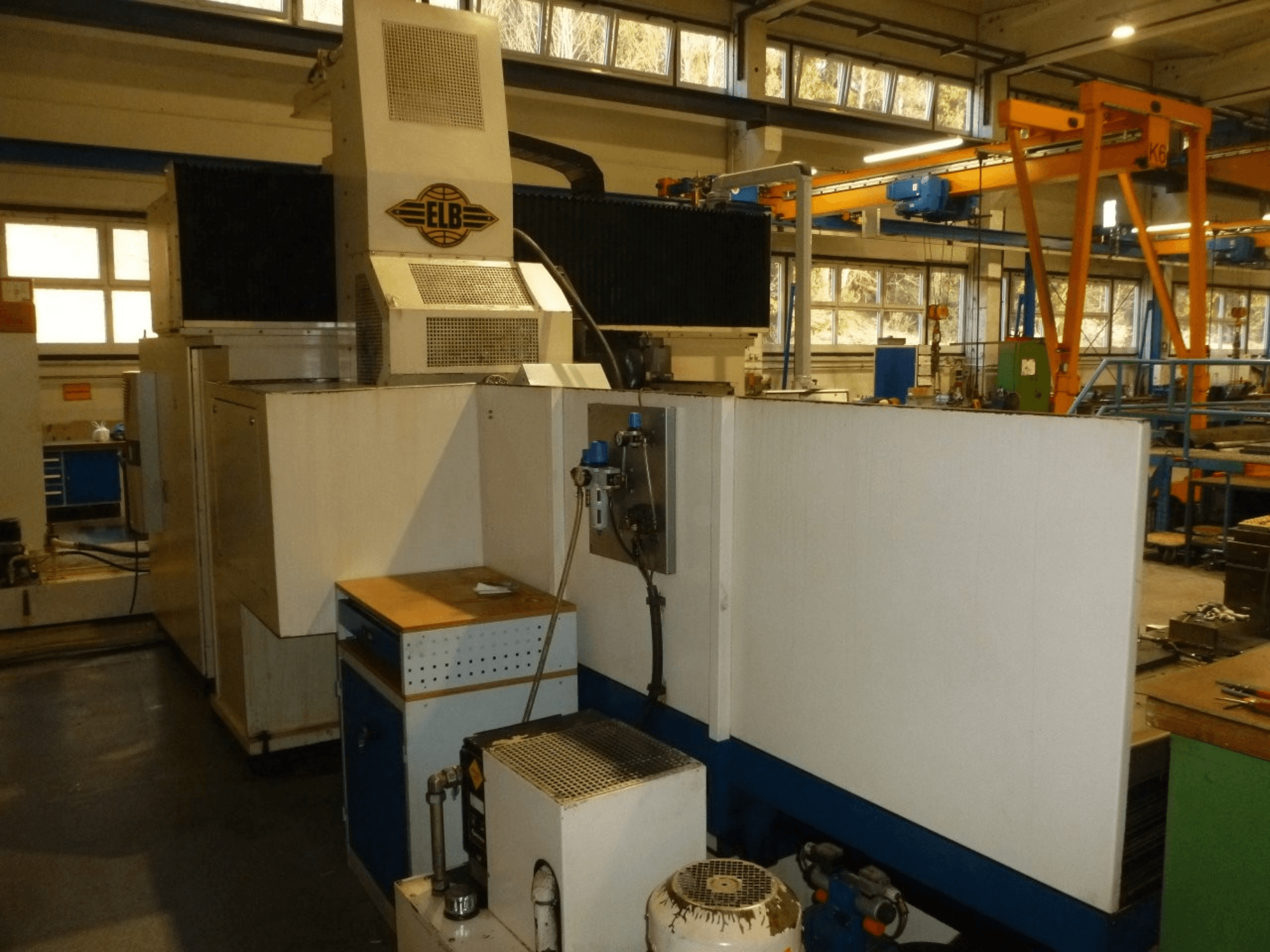 ELB SWP 225/125 SPS-Flachschleifmaschine, Frontansicht mit Bedienfeld und Funktionsmerkmalen.