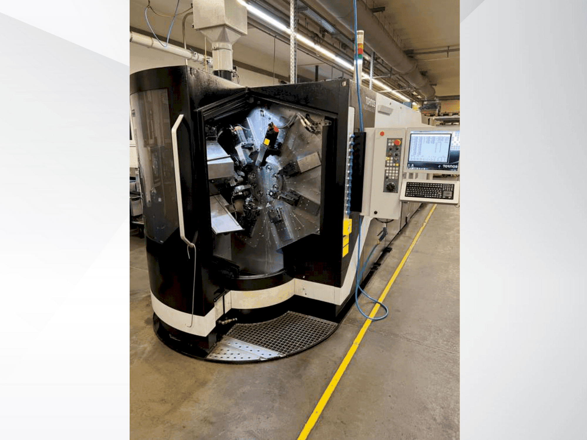 Frontansicht der Tornos MultiSwiss 8x26 Maschine