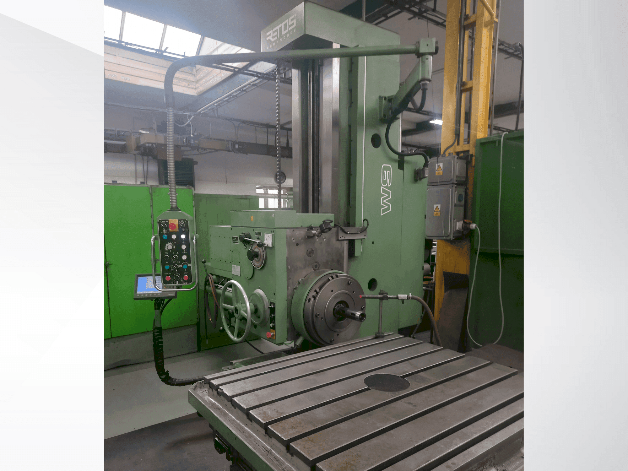 Frontansicht der TOS W9 Maschine