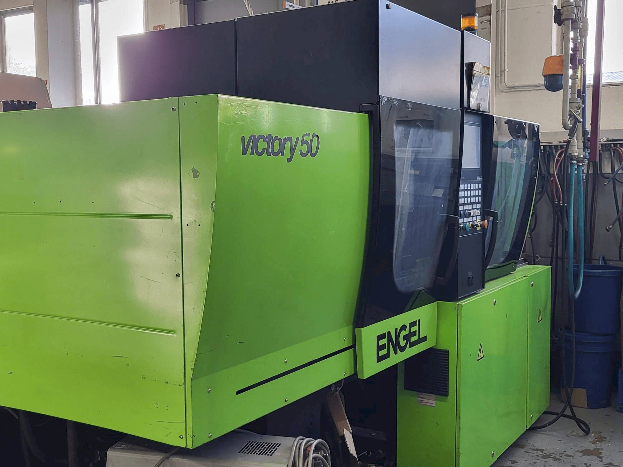 Linke Seitenansicht der Engel Victory 200/50 FOCUS Maschine