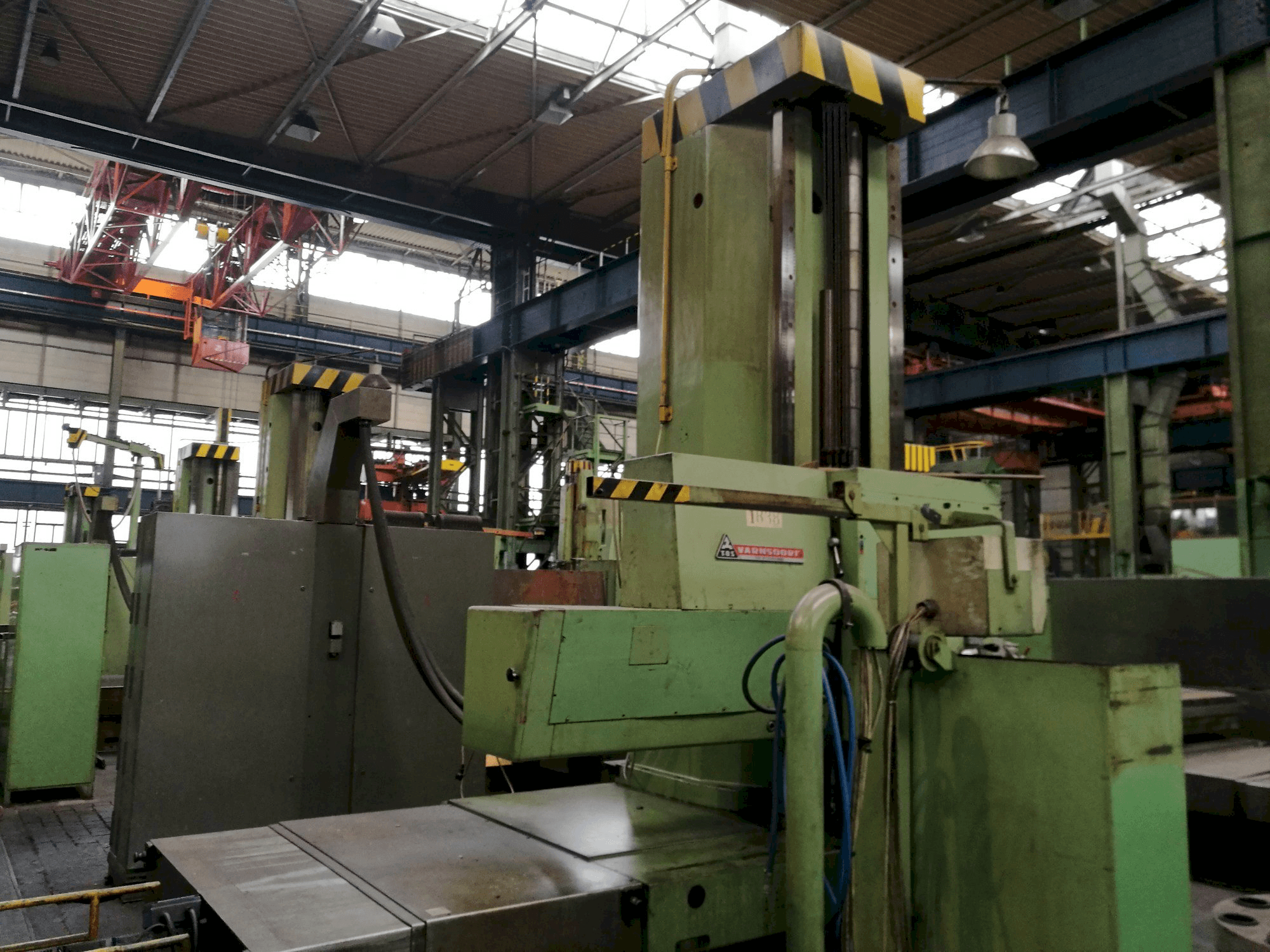 Frontansicht der TOS WHN 13 Maschine