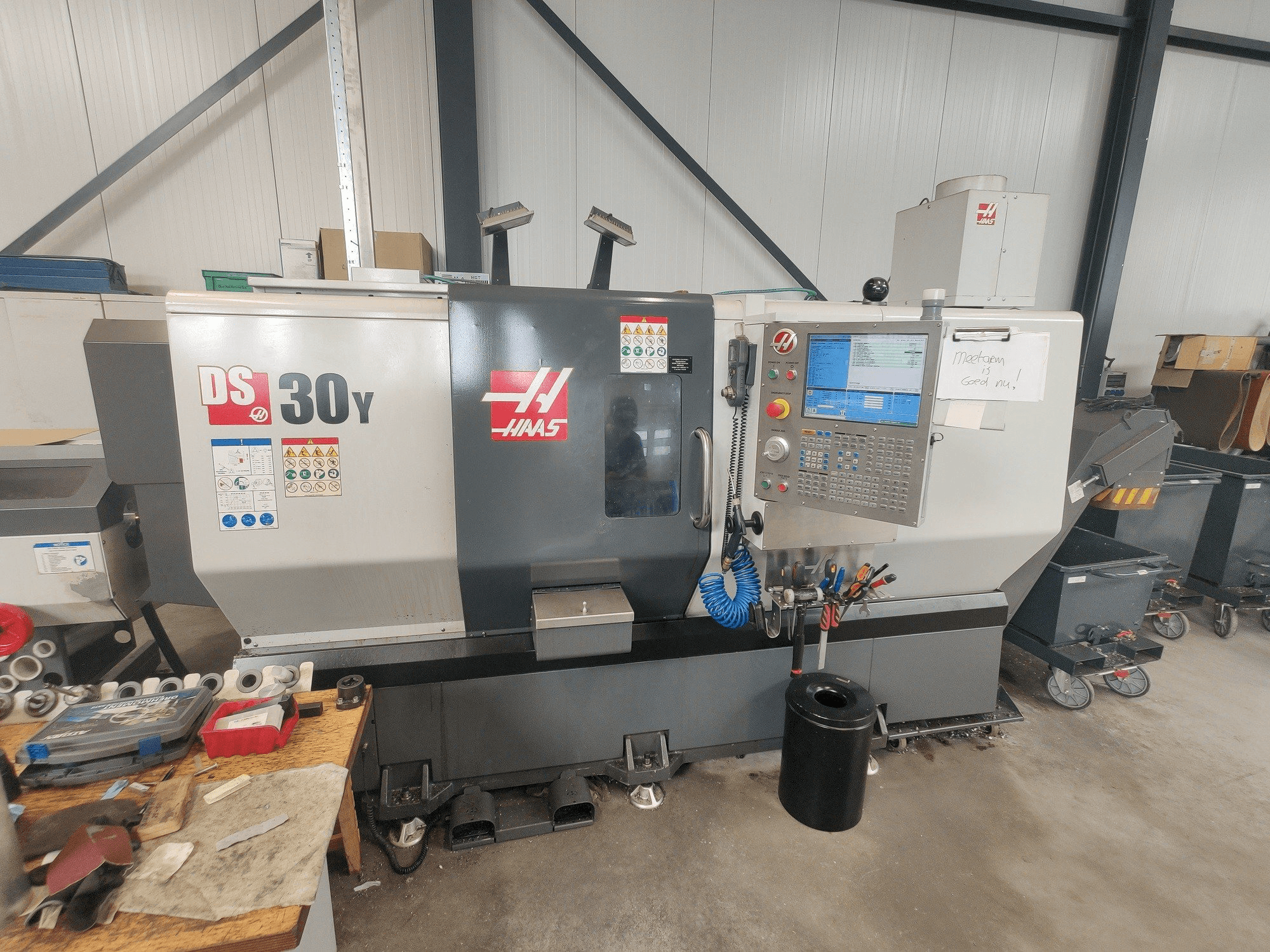 Frontansicht der HAAS DS30Y Maschine