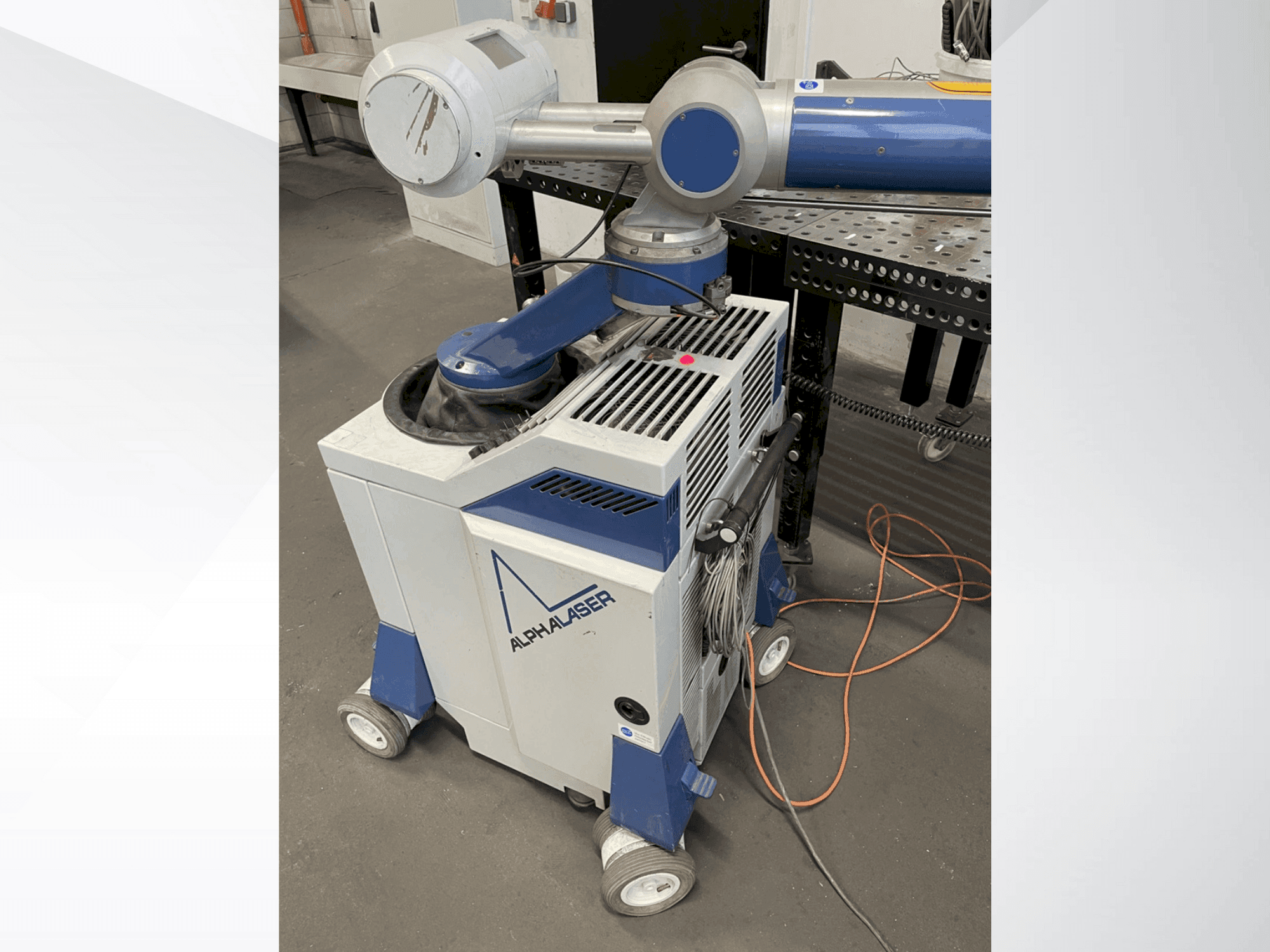 Frontansicht der ALPHA LASER ALM 150 Maschine