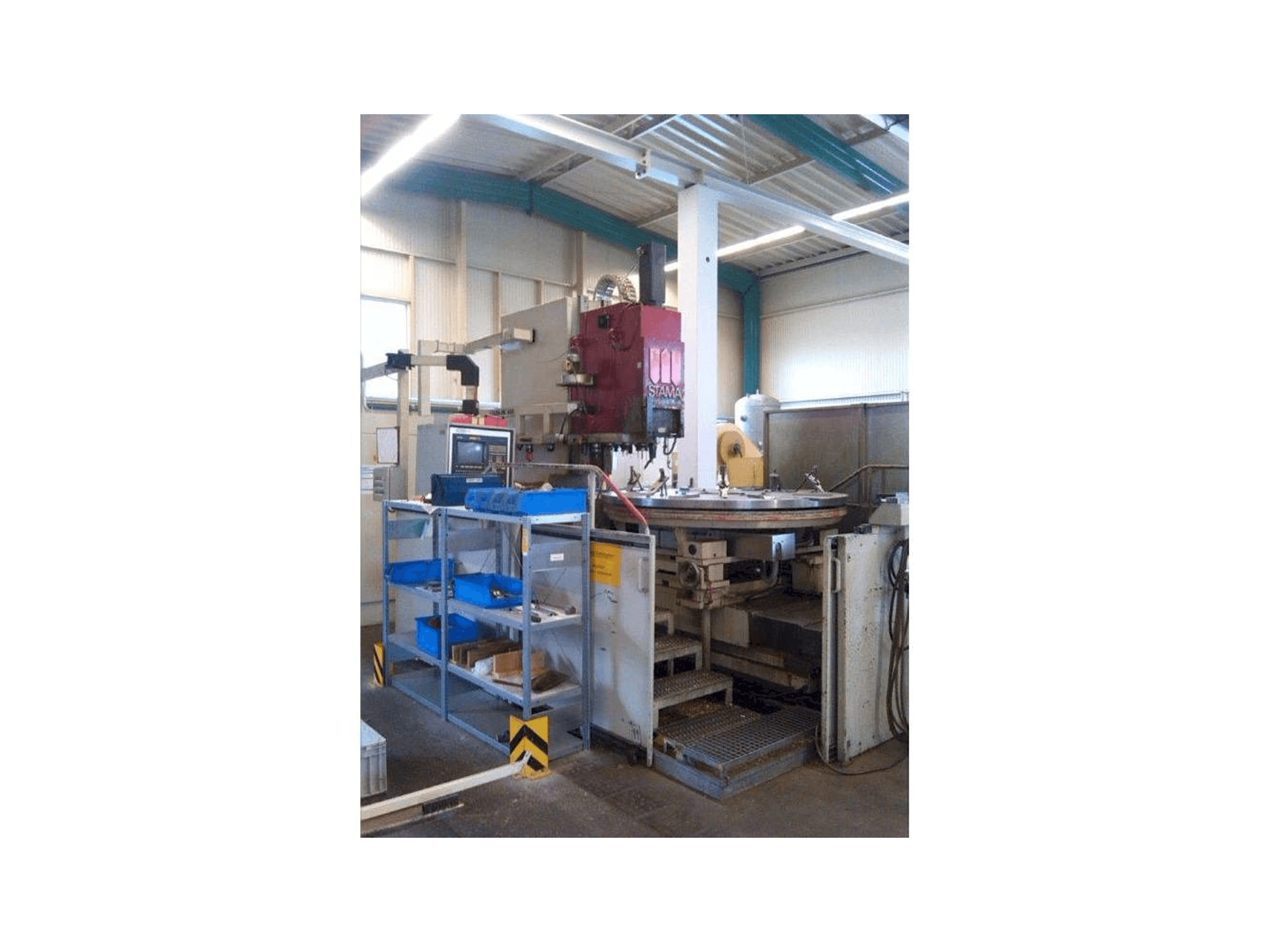 Frontansicht der STAMA MC 430- GÜ Maschine