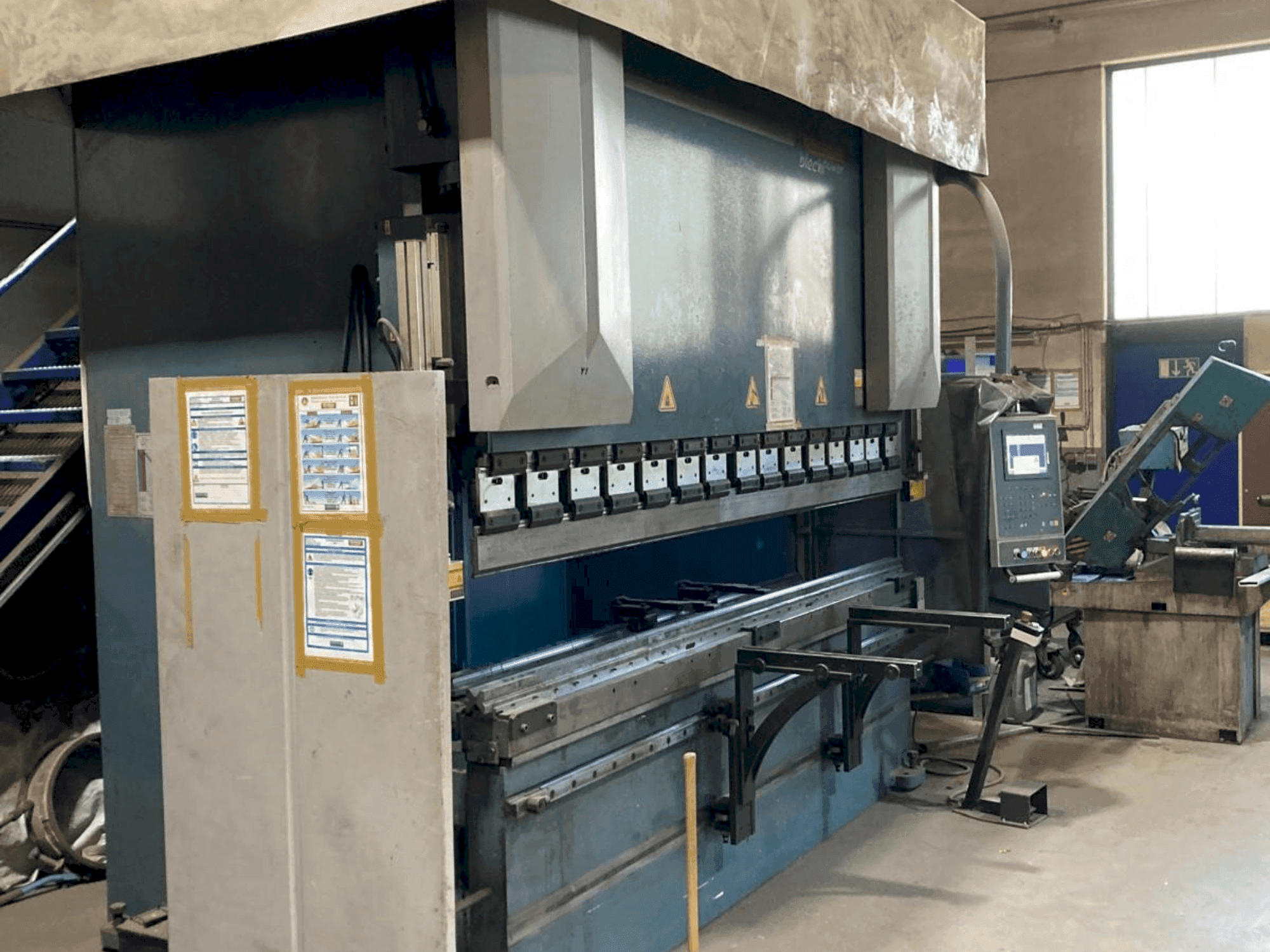 Frontansicht der Hesse AD-R30320 Maschine