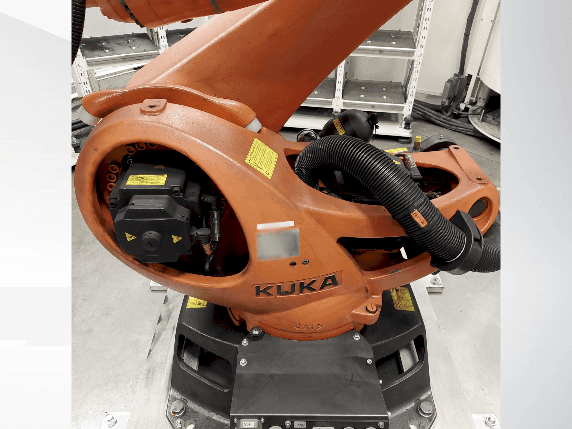 Front view of KUKA KR 90 R2700 pro machine