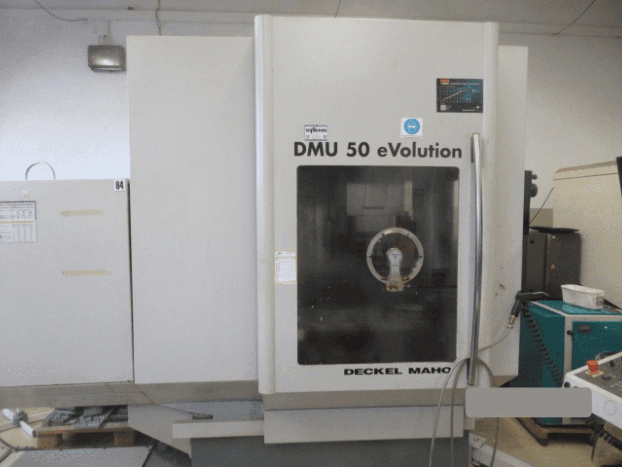 Frontansicht der DECKEL MAHO DMU 50 eVolution Maschine