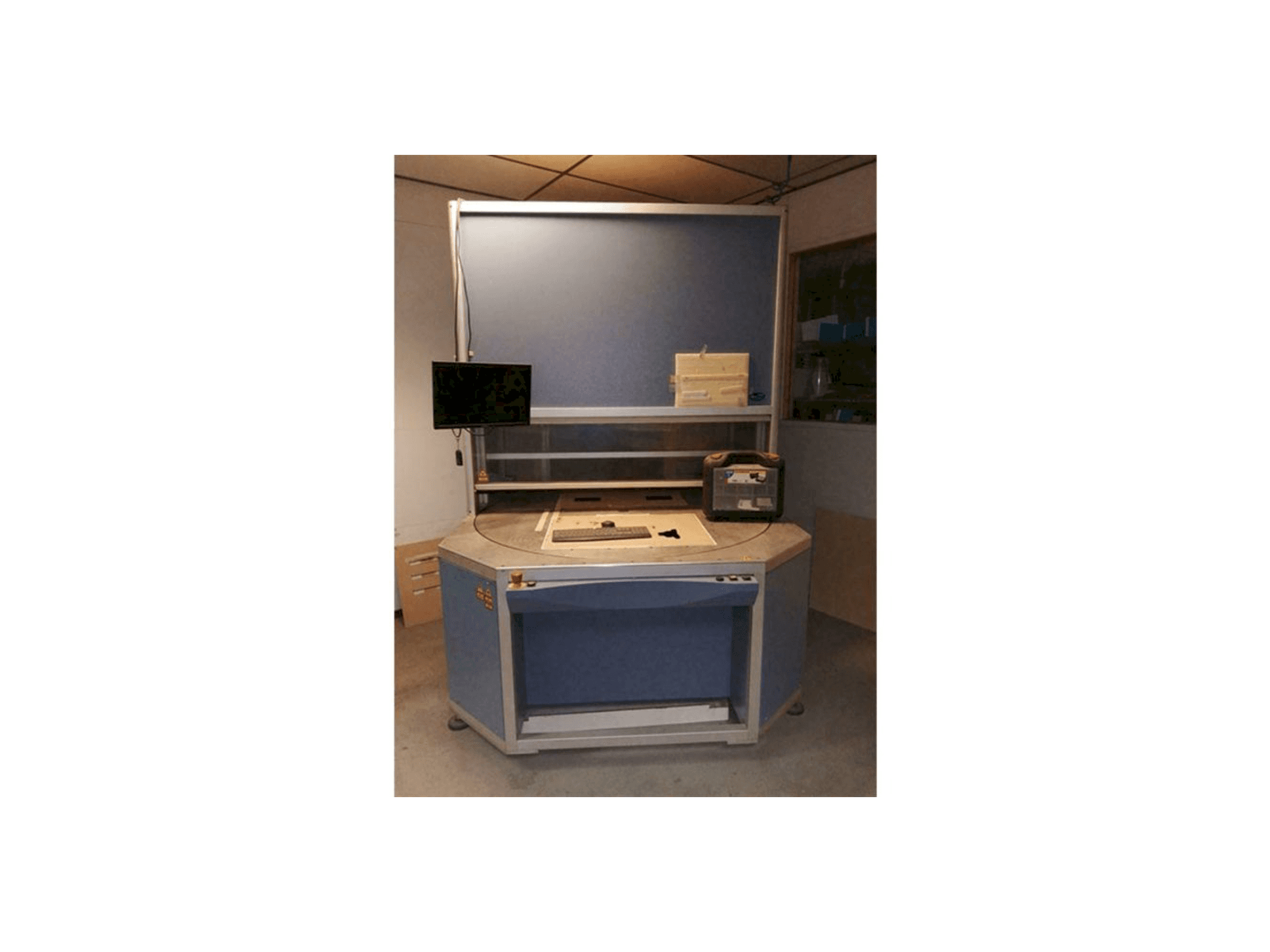 Frontansicht der SEI Laser INFINITY 5070 Maschine