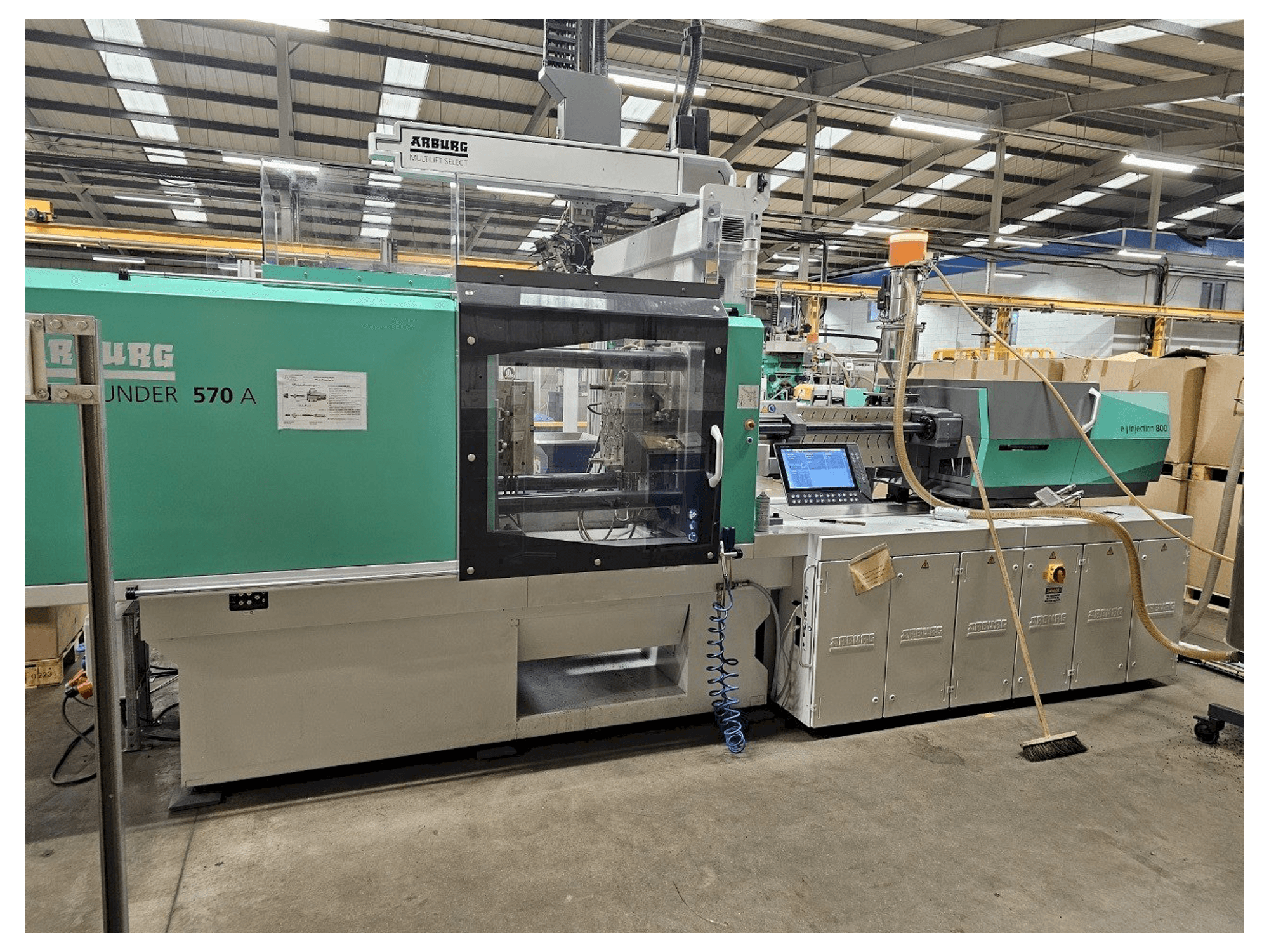 Frontansicht der Arburg Allrounder 570 A 2000-800 Maschine