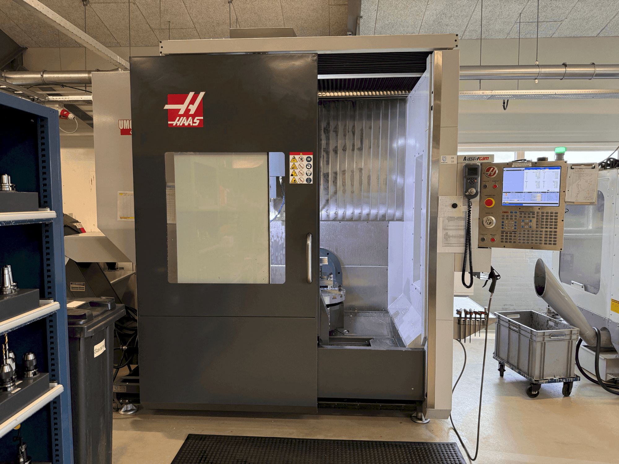 Frontansicht der HAAS UMC-750 Maschine