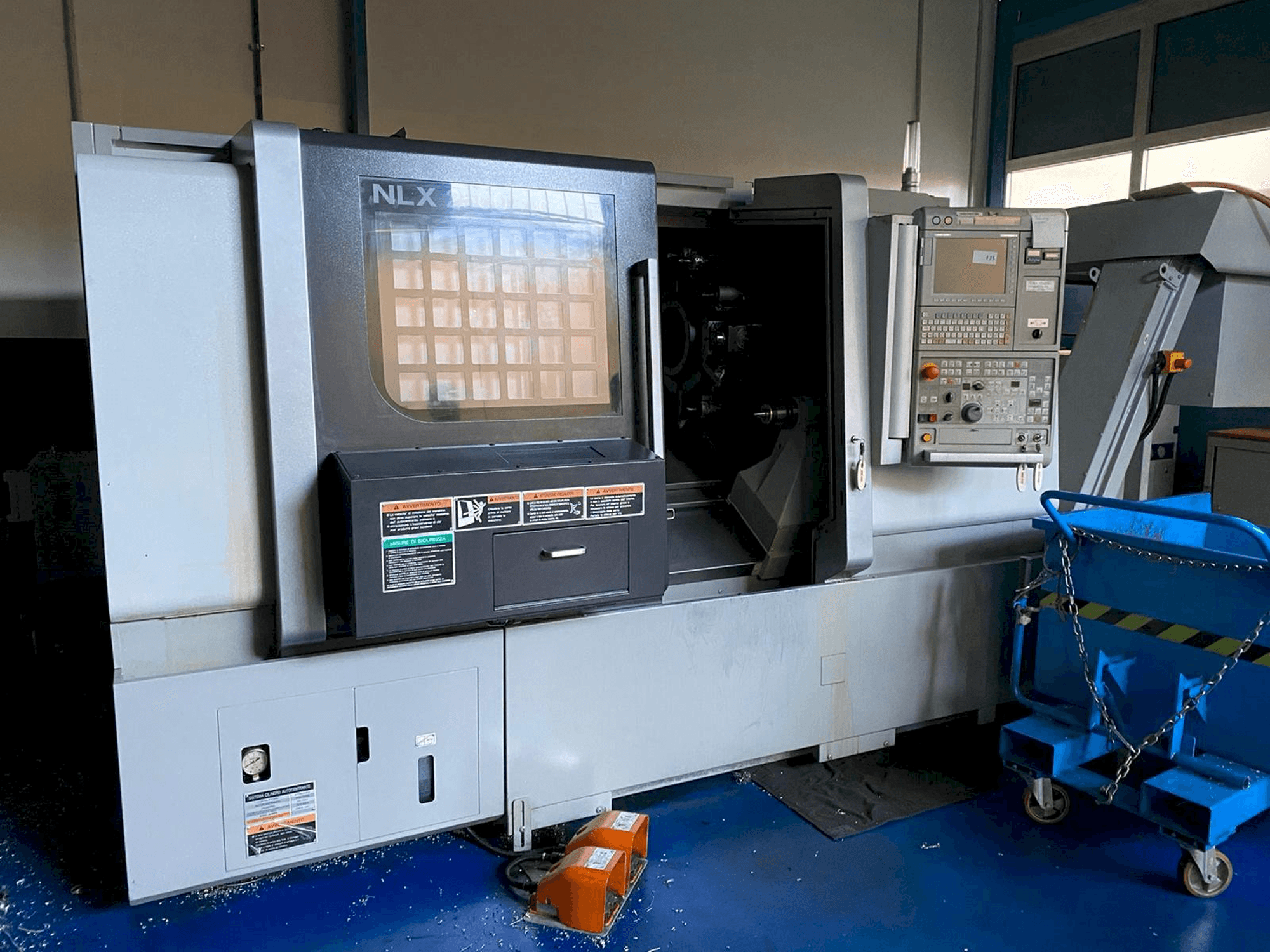 Frontansicht der MORI SEIKI NLX 2500/MC700 Maschine