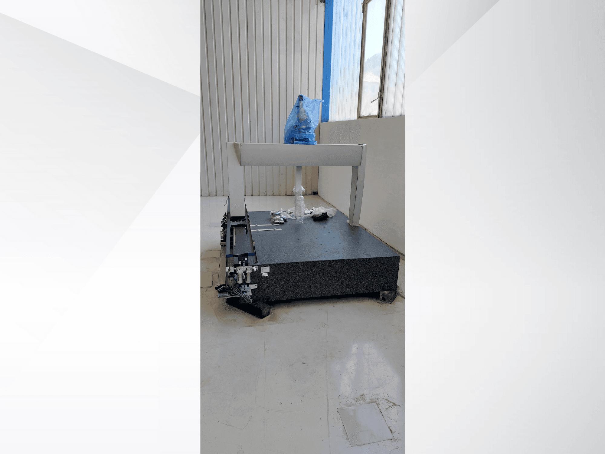 Front view of ZEISS SPECTRUM 10/16/6 machine