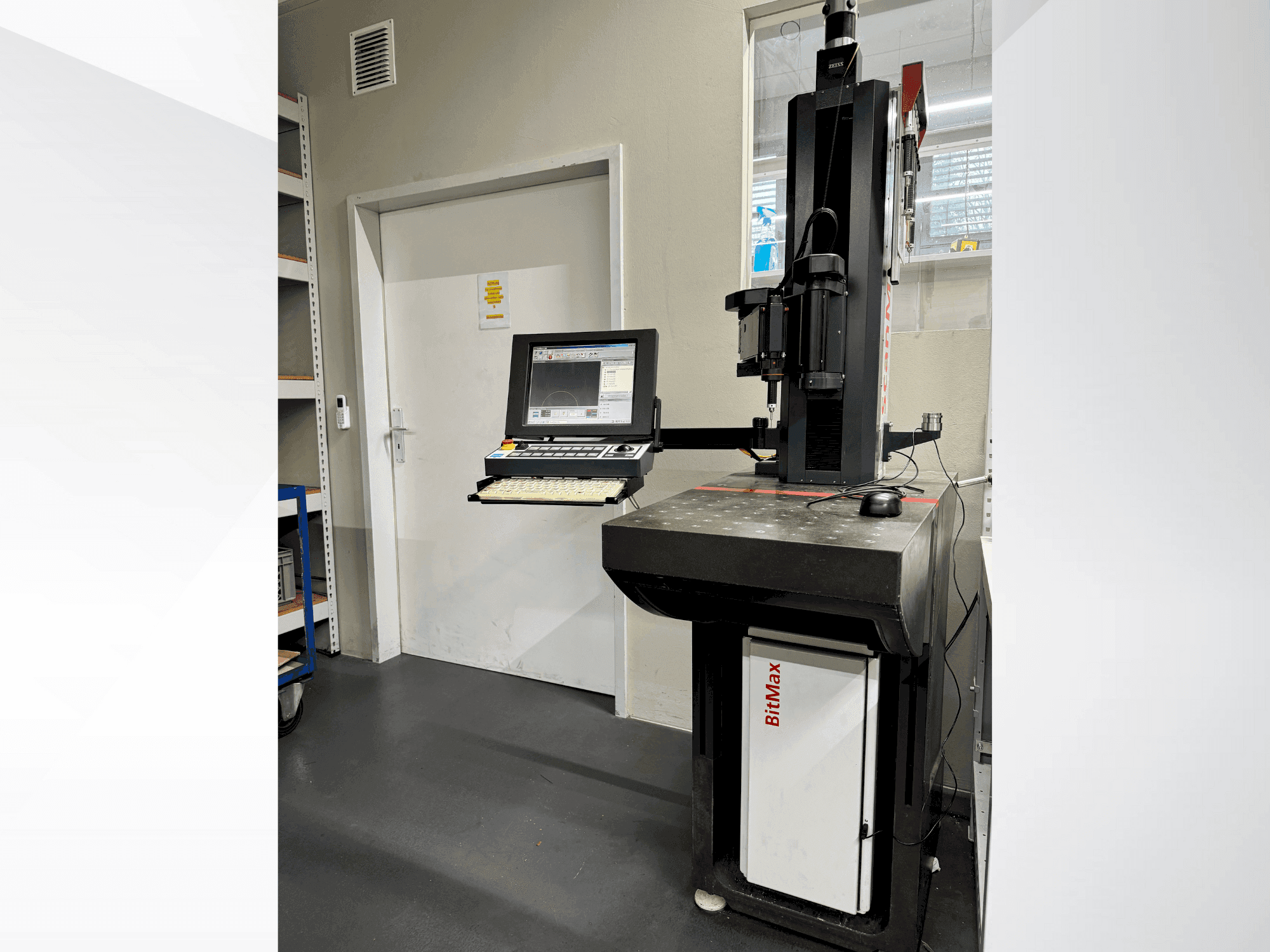 Front view of ZEISS ScanMax G32001-9906-000 machine