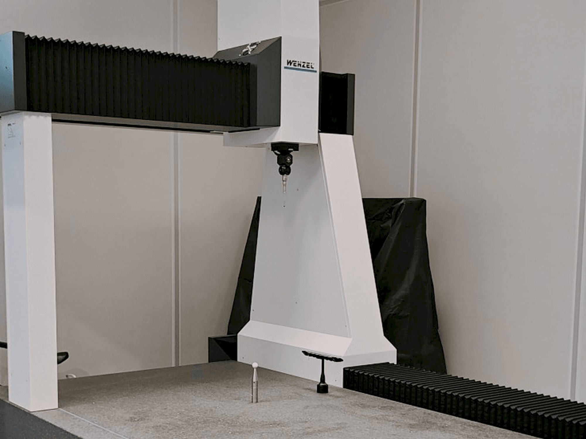 Frontansicht der Wenzel LH 1010 Maschine