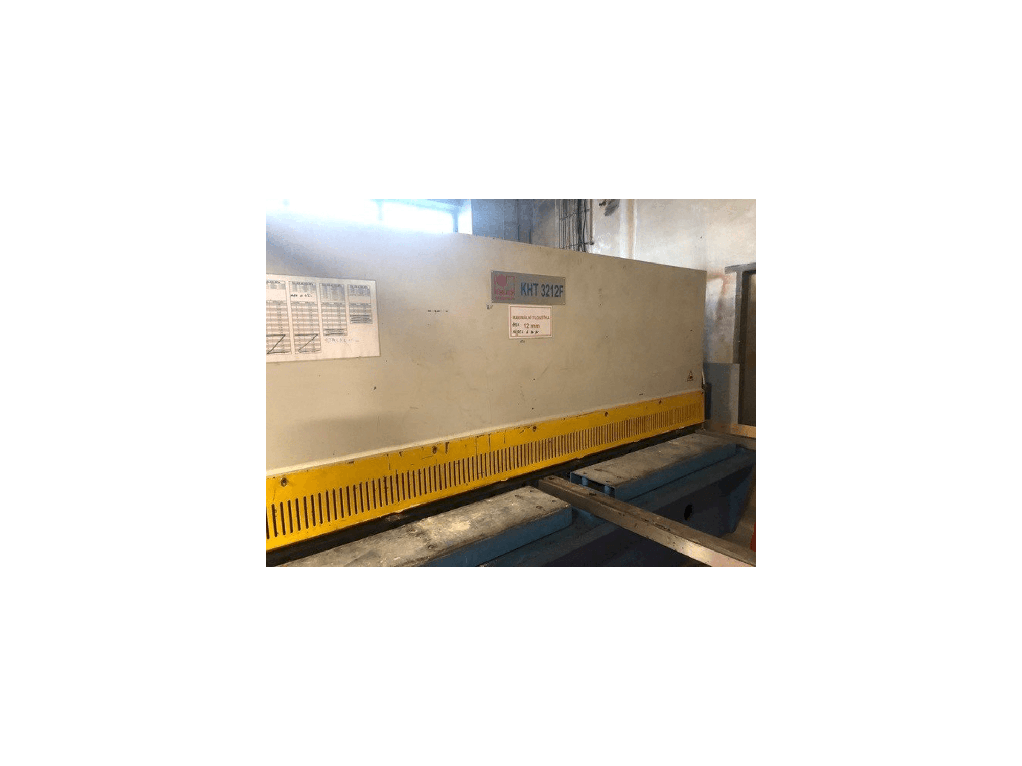 Frontansicht der KNUTH KHT 3212 F Maschine